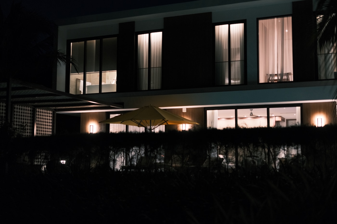 Einfamilienhaus Geiselgasteig — modernes Bauhaus mit Smart-Home-Lichtdesign