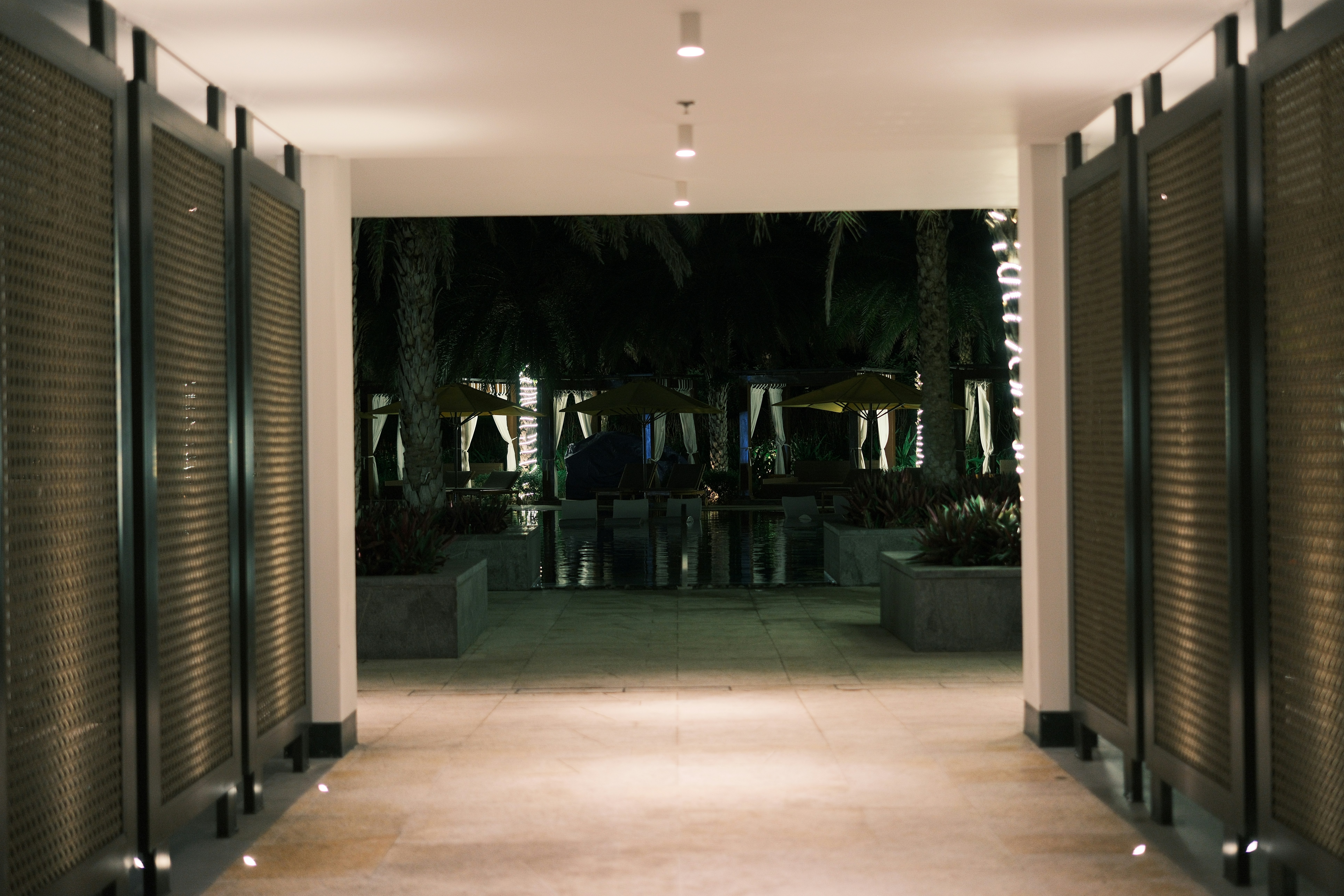 Hallway to outdoor seating