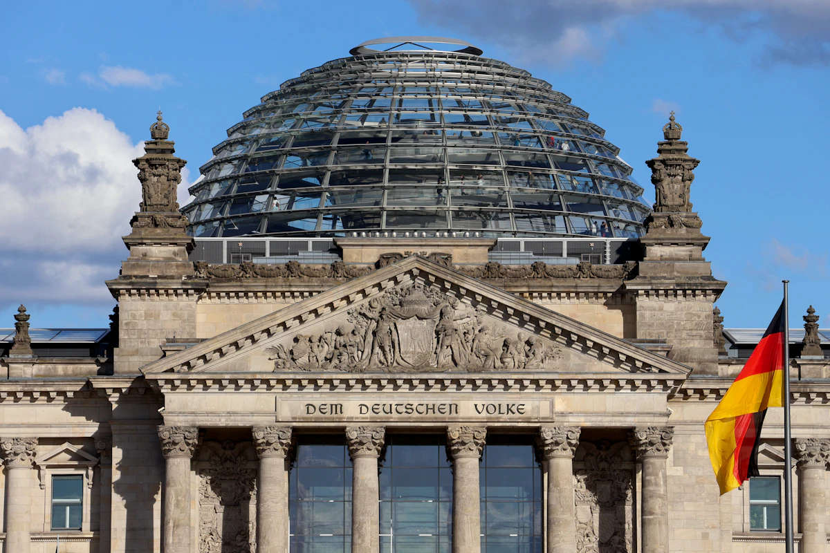 El Reichstag en Berlín, sede del parlamento alemán, simbolizando el objetivo político del ataque.