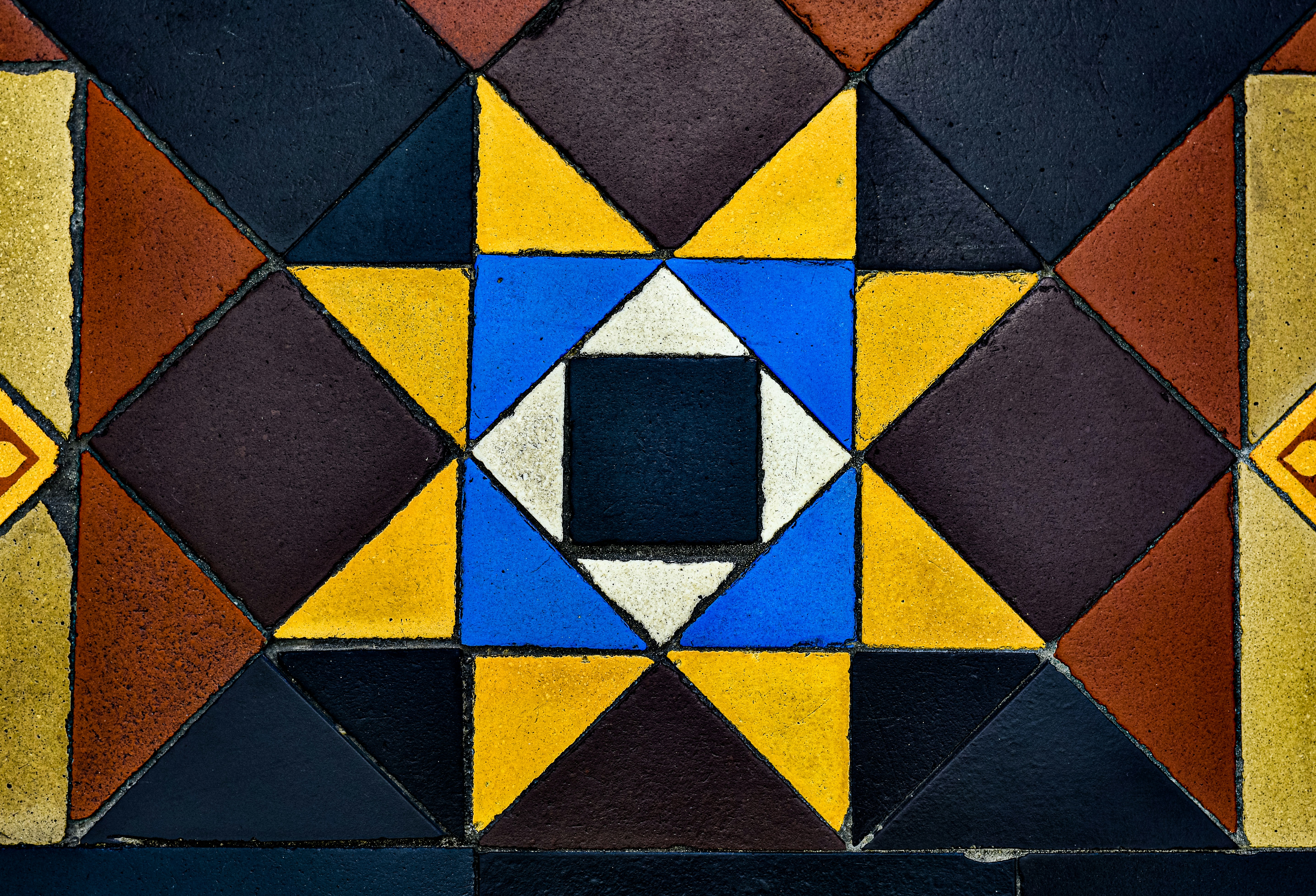 Geometric tiles