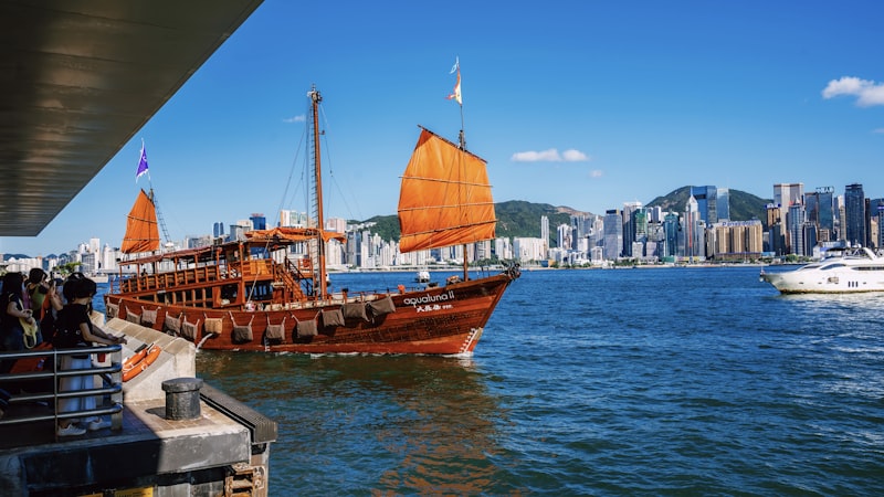 Victoria Harbour junk boat tour in Hong Kong