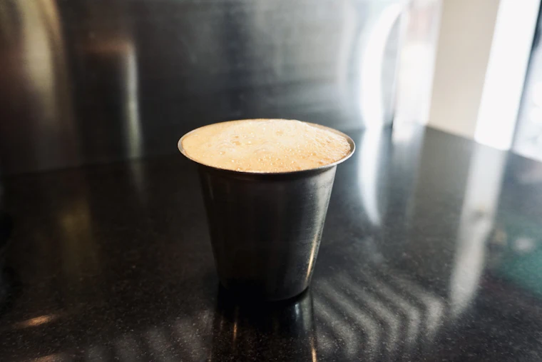 Frothy davara tumbler