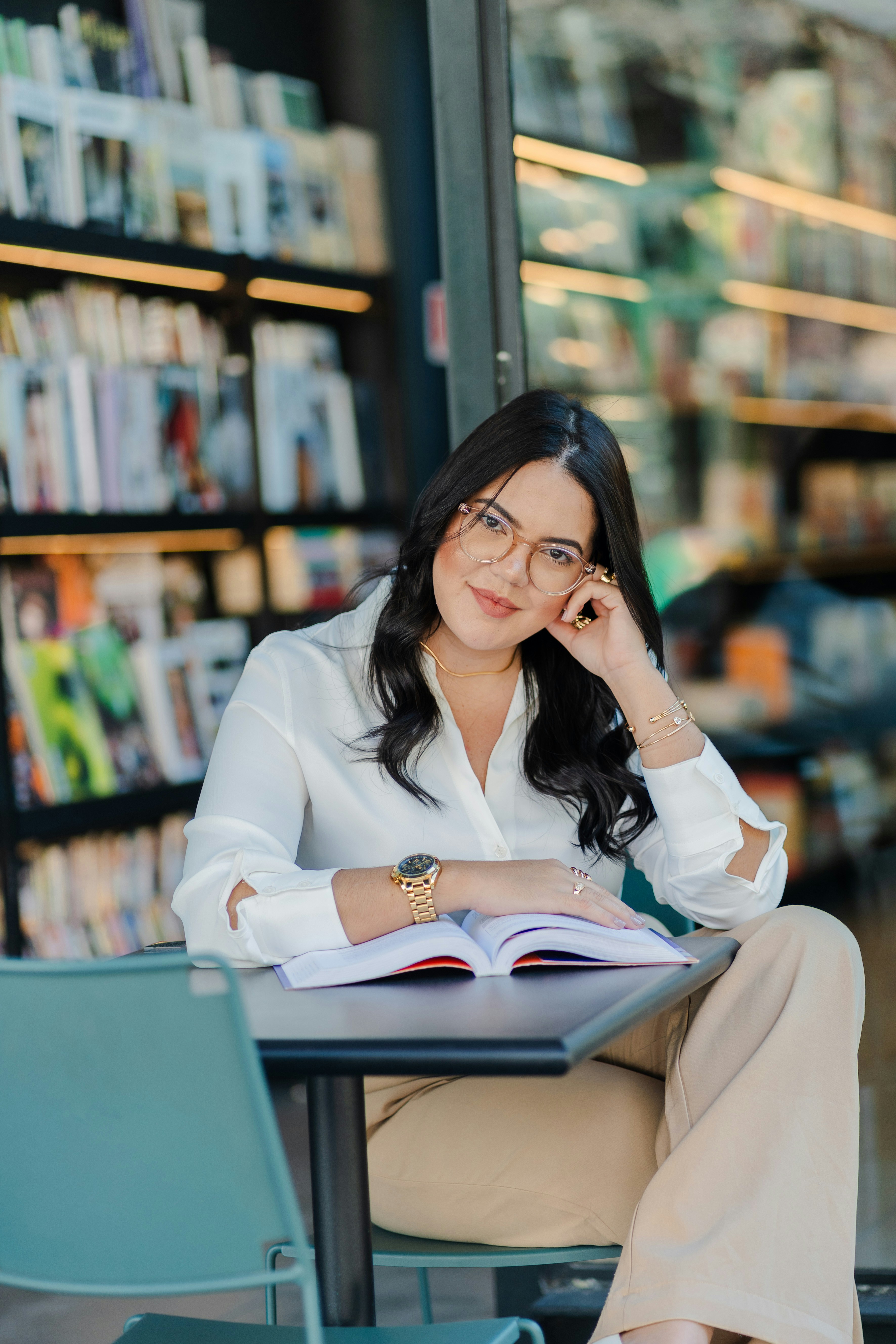 photo-1757936613520-eb4ff4f32292?ixid=M3wxMjA3fDB8MXxzZWFyY2h8MTF8fGZlbWFsZSUyMGVudHJlcHJlbmV1ciUyMGVuY3ljbG9wZWRpYSUyMGF1dGhvcnxlbnwwfHx8fDE3NzM3MDQwNTF8MA\u0026ixlib=rb-4.1.0