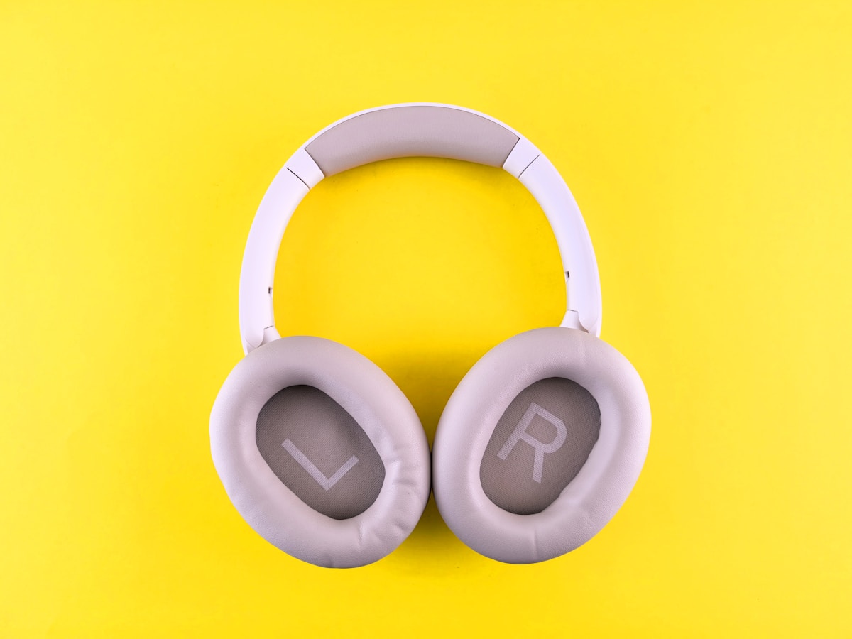 White headphones with l and r indicators on yellow.