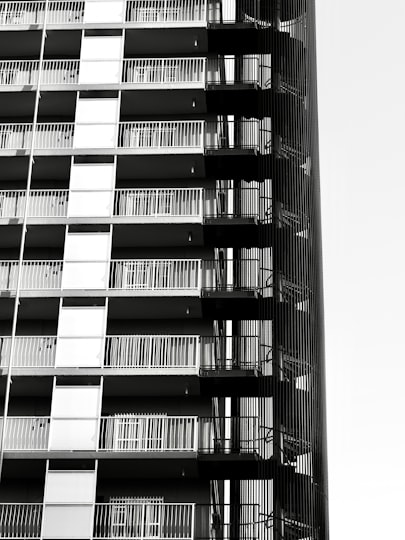 日本のバルコニー付きマンション外壁