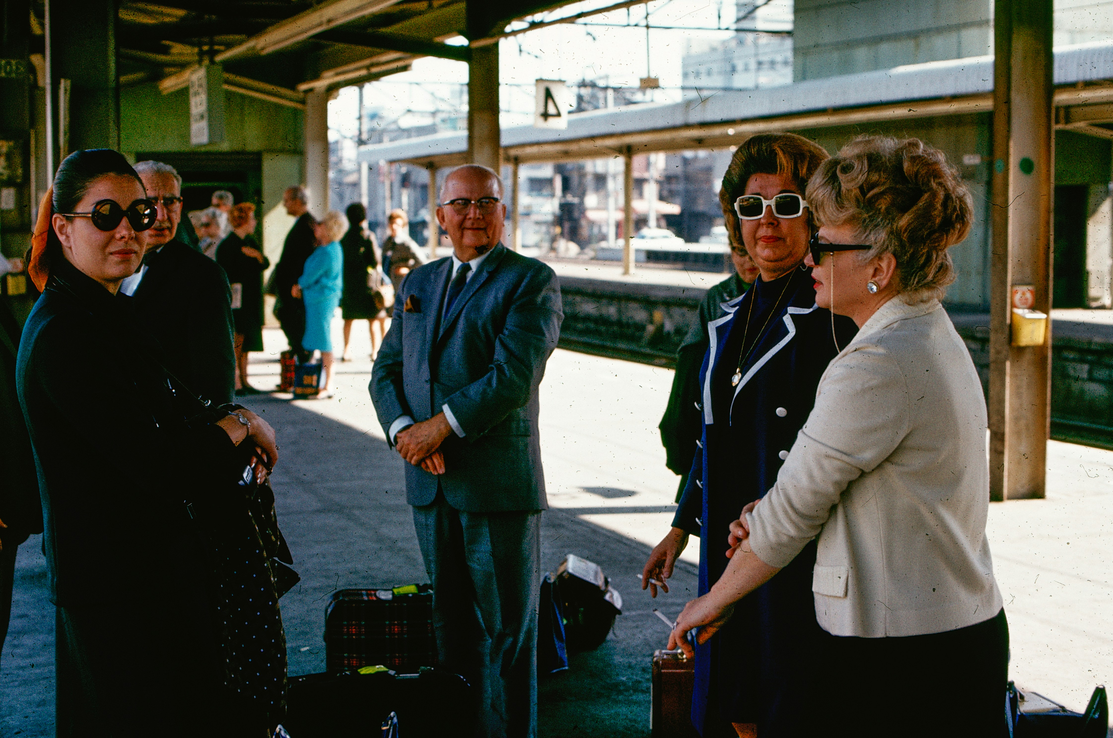 Zespół specjalistów planujący trasę podróży służbowej