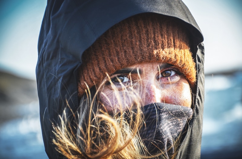 Femme glamour en hiver