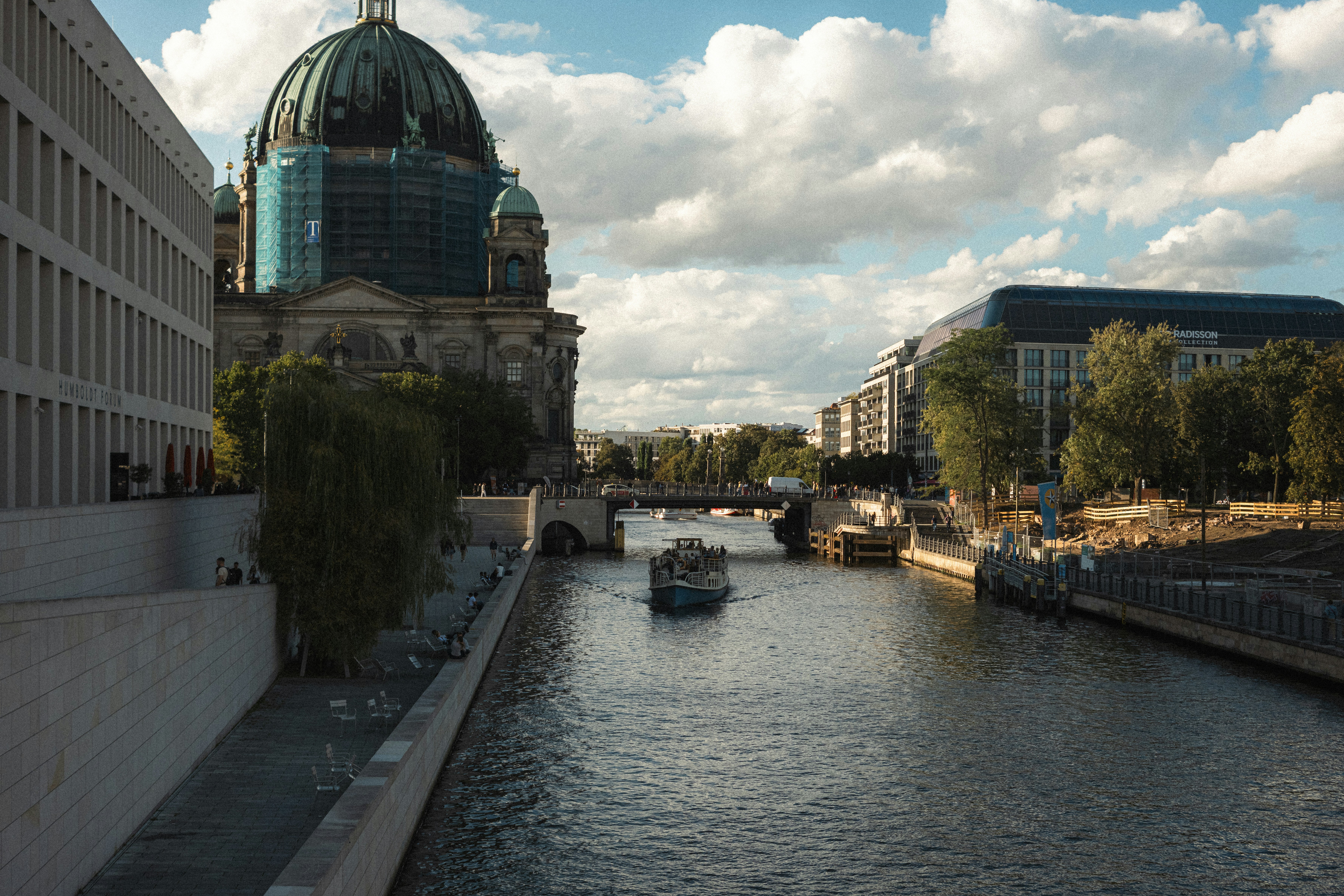 River flowing through a city with historic buildings