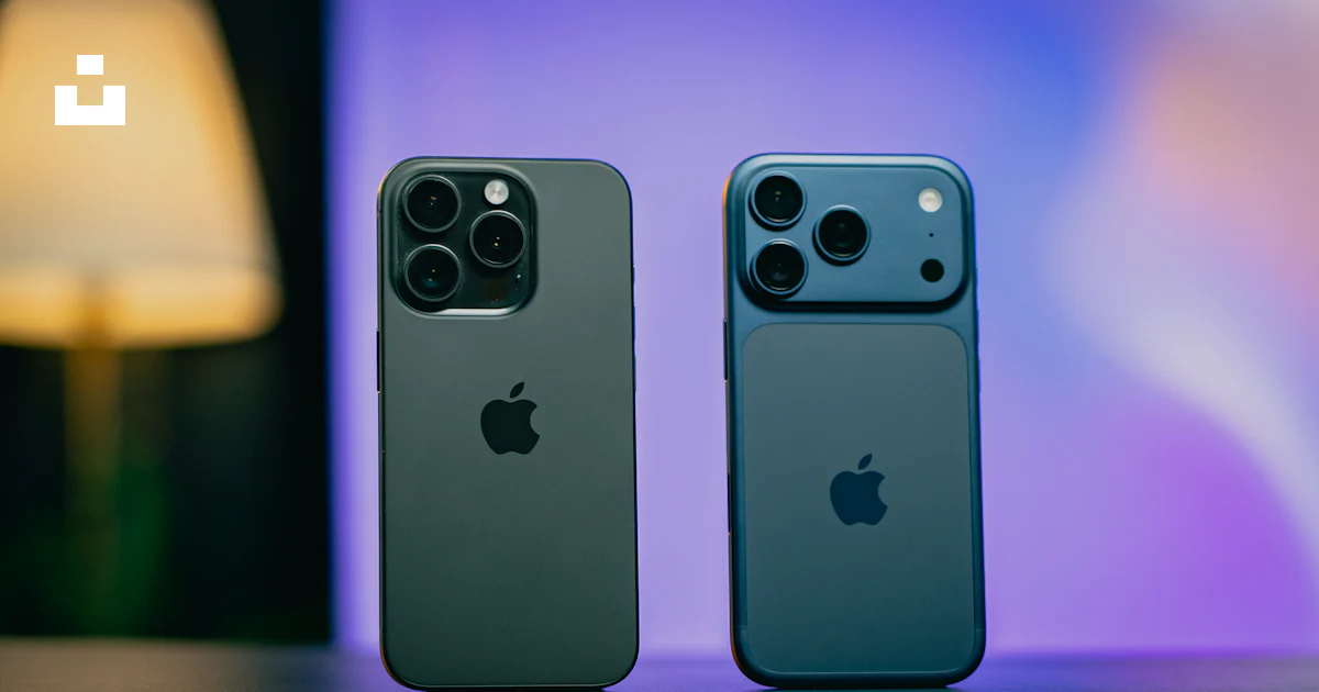 Iphone 42 Two iphones side by side on a table. photo – Free Technology Image on ...