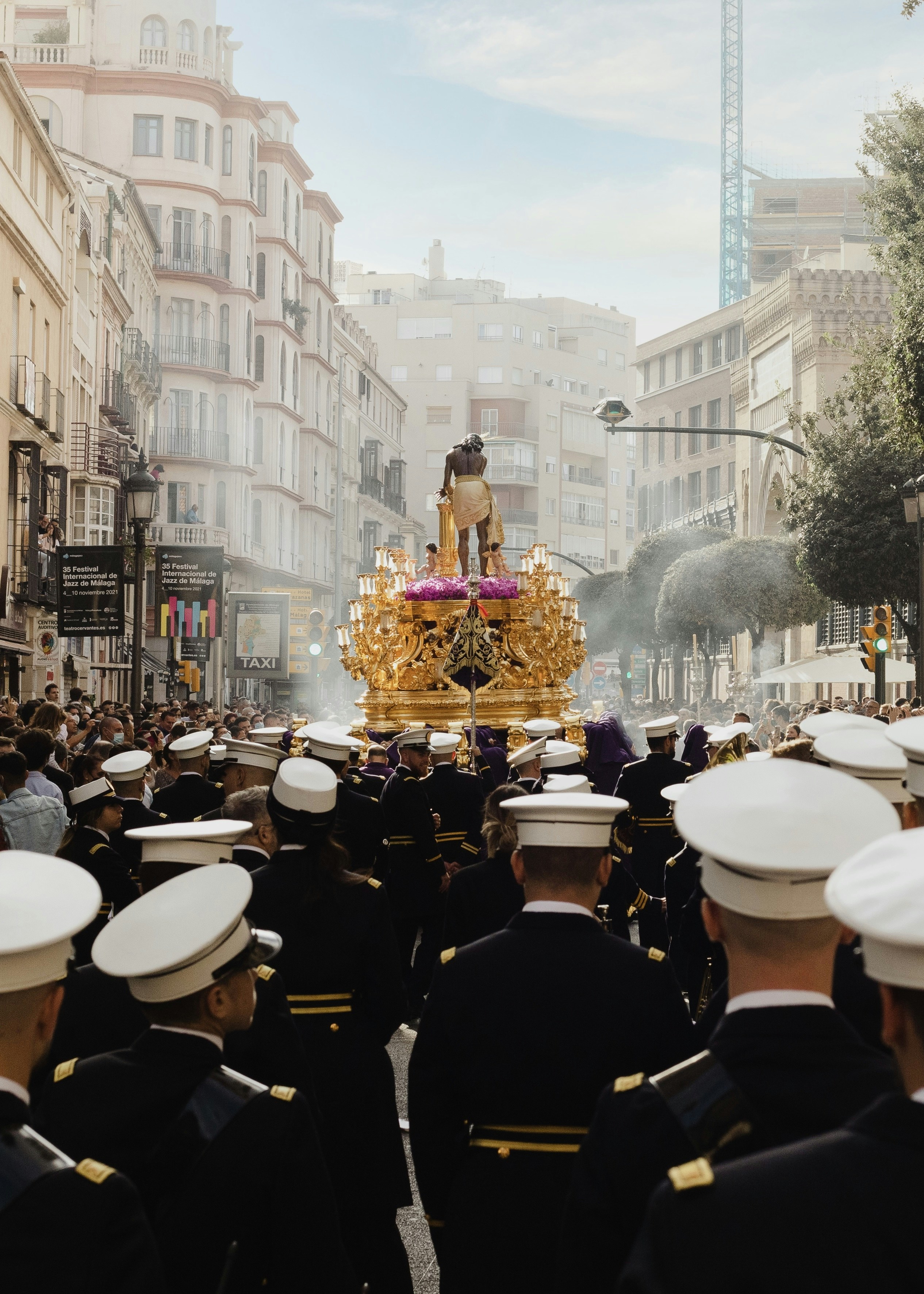 Comfortable Festival Experience (€250-400 per day)