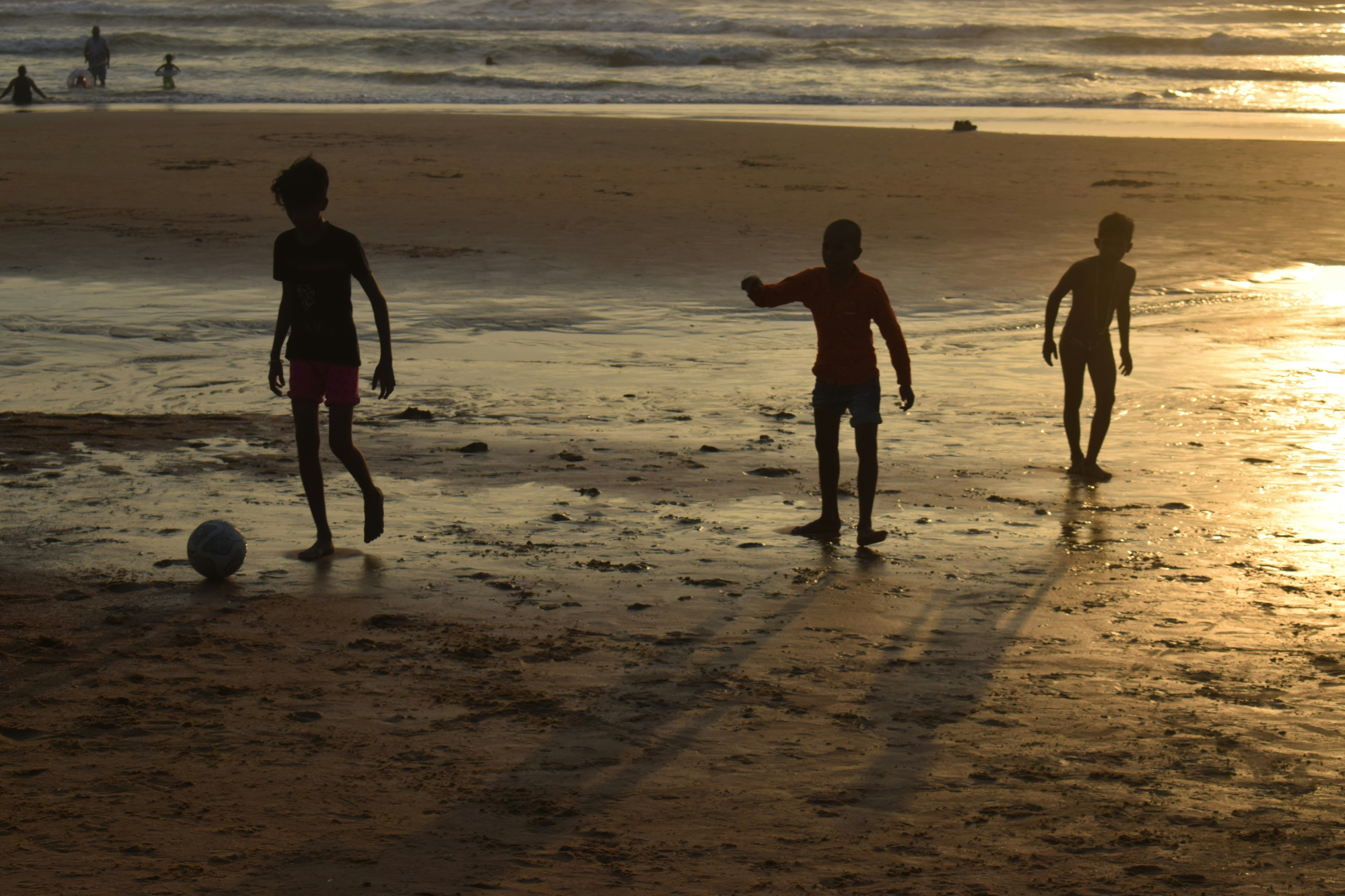 The Smart Mom's Guide to Creating a Summer Activity Schedule: Keep Kids Engaged All Summer Without Overscheduling or Overspending