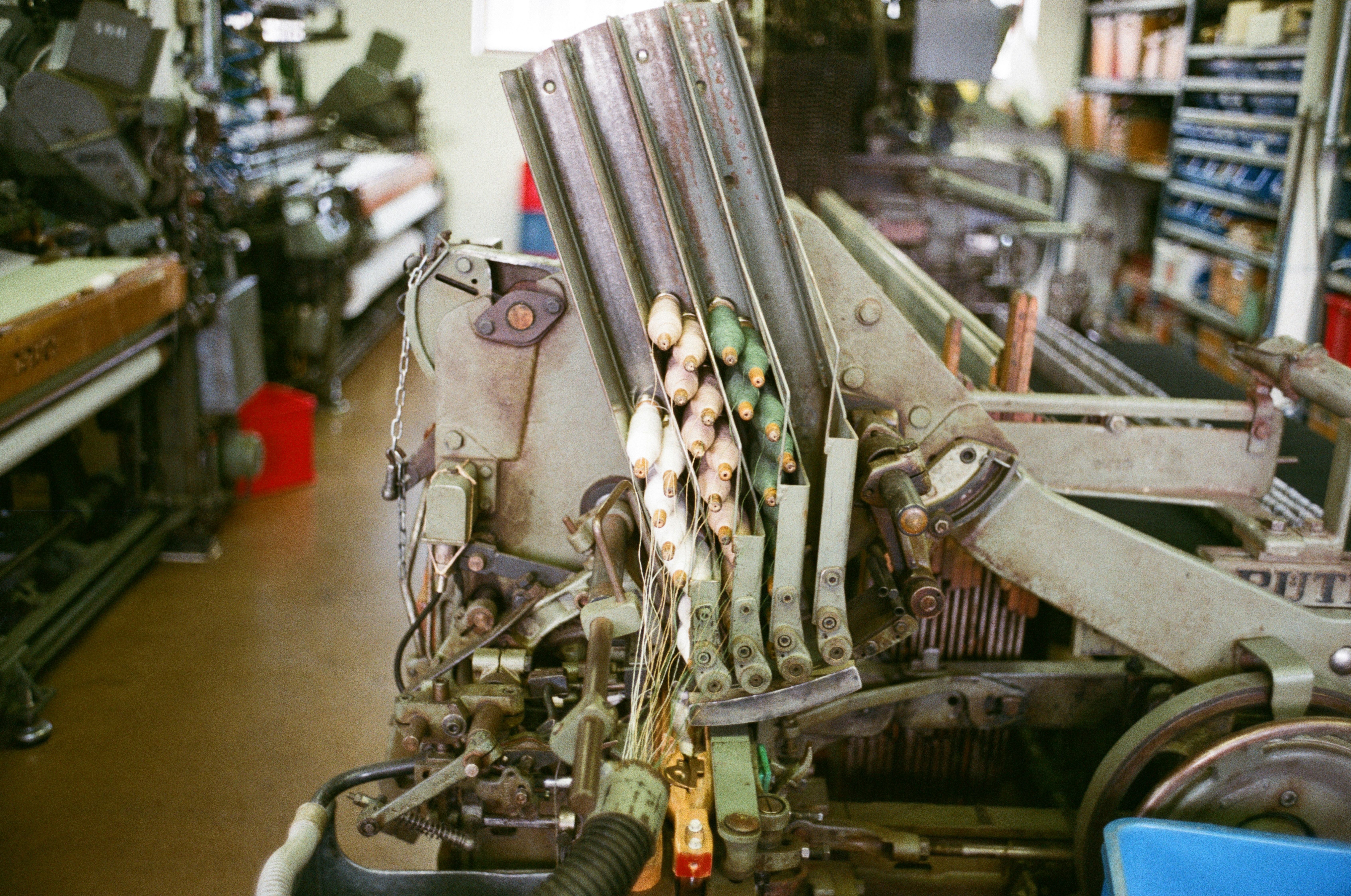 Нитки и катушки