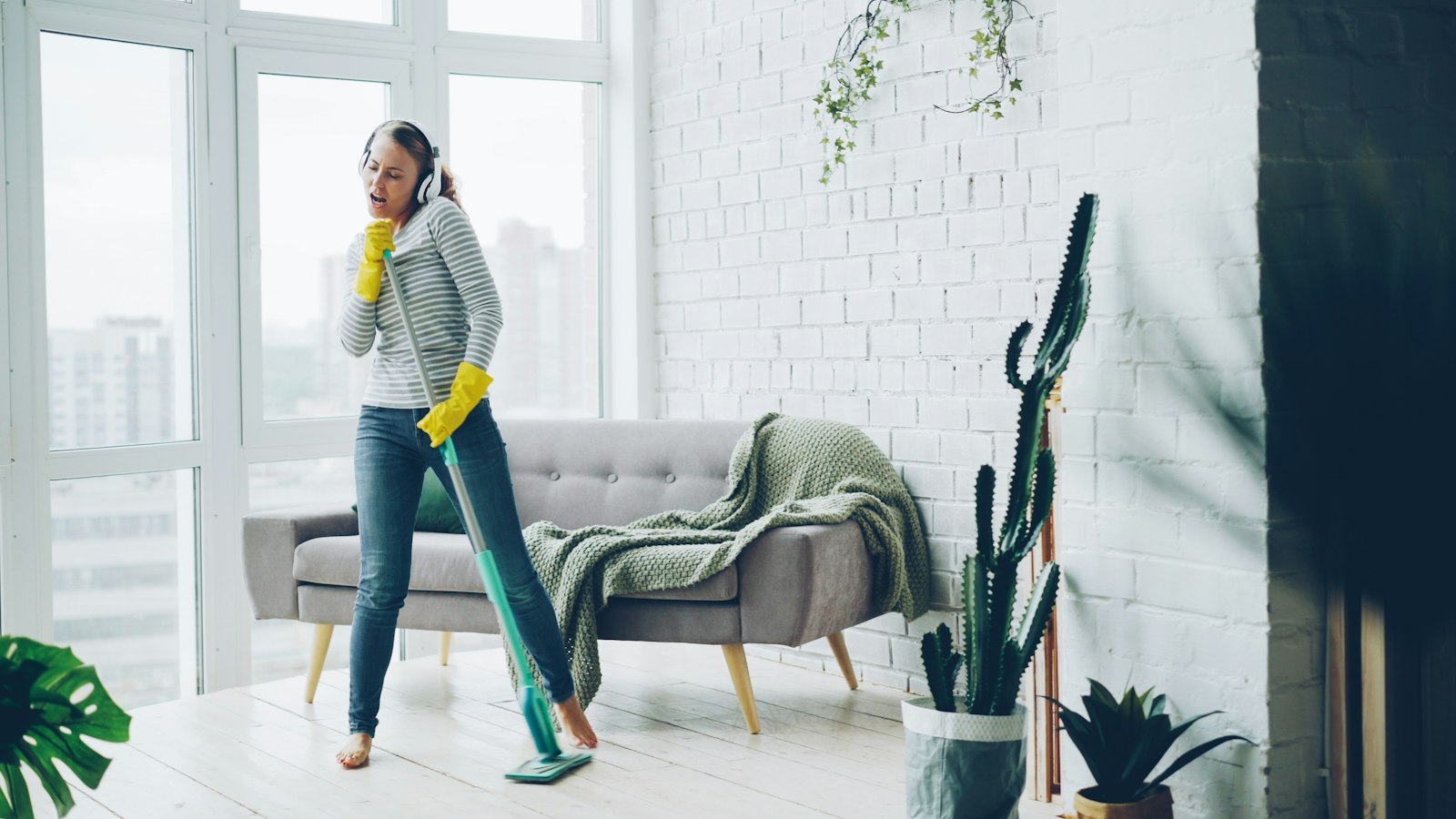 2 Local Gals Housekeeping