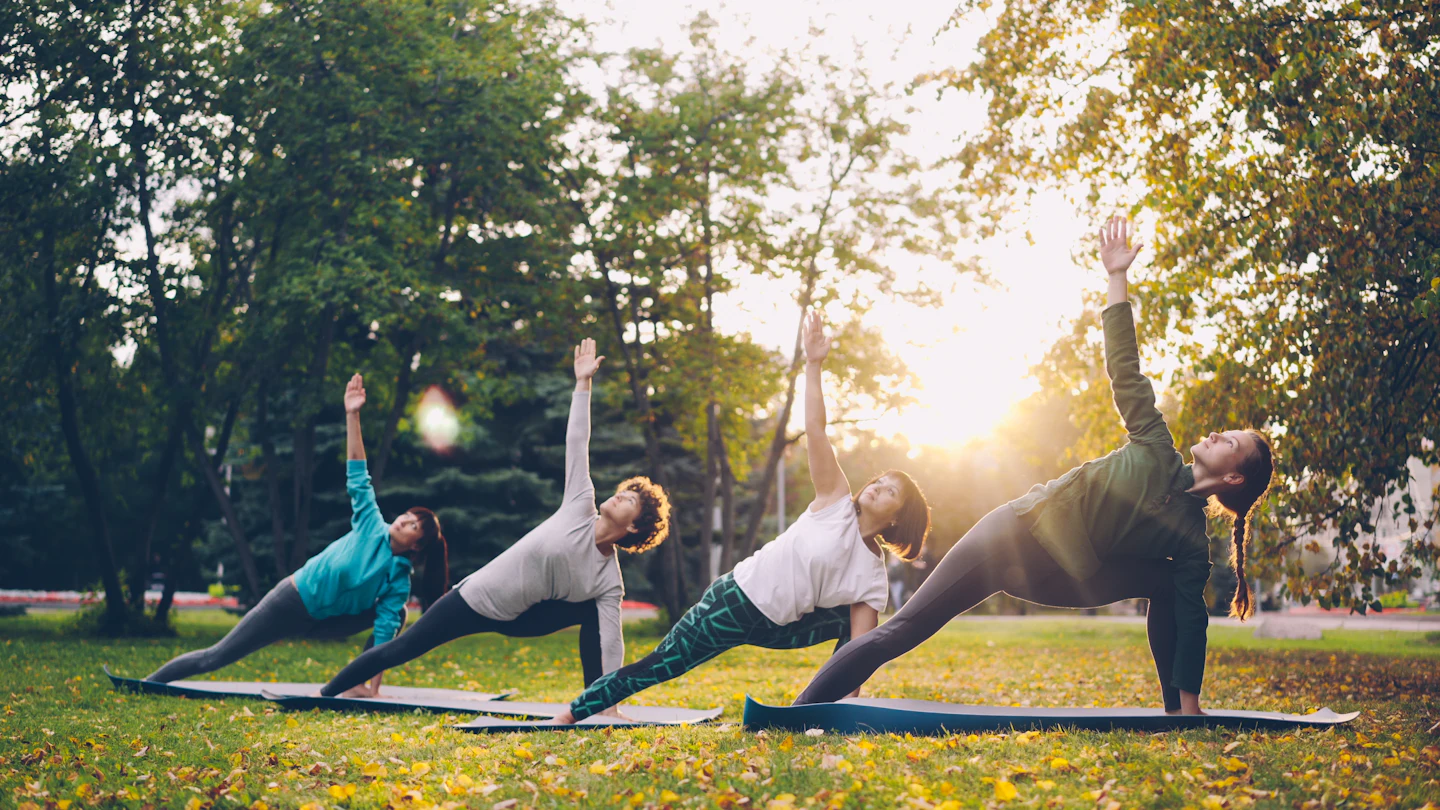 Yoga στο ηλιοβασίλεμα