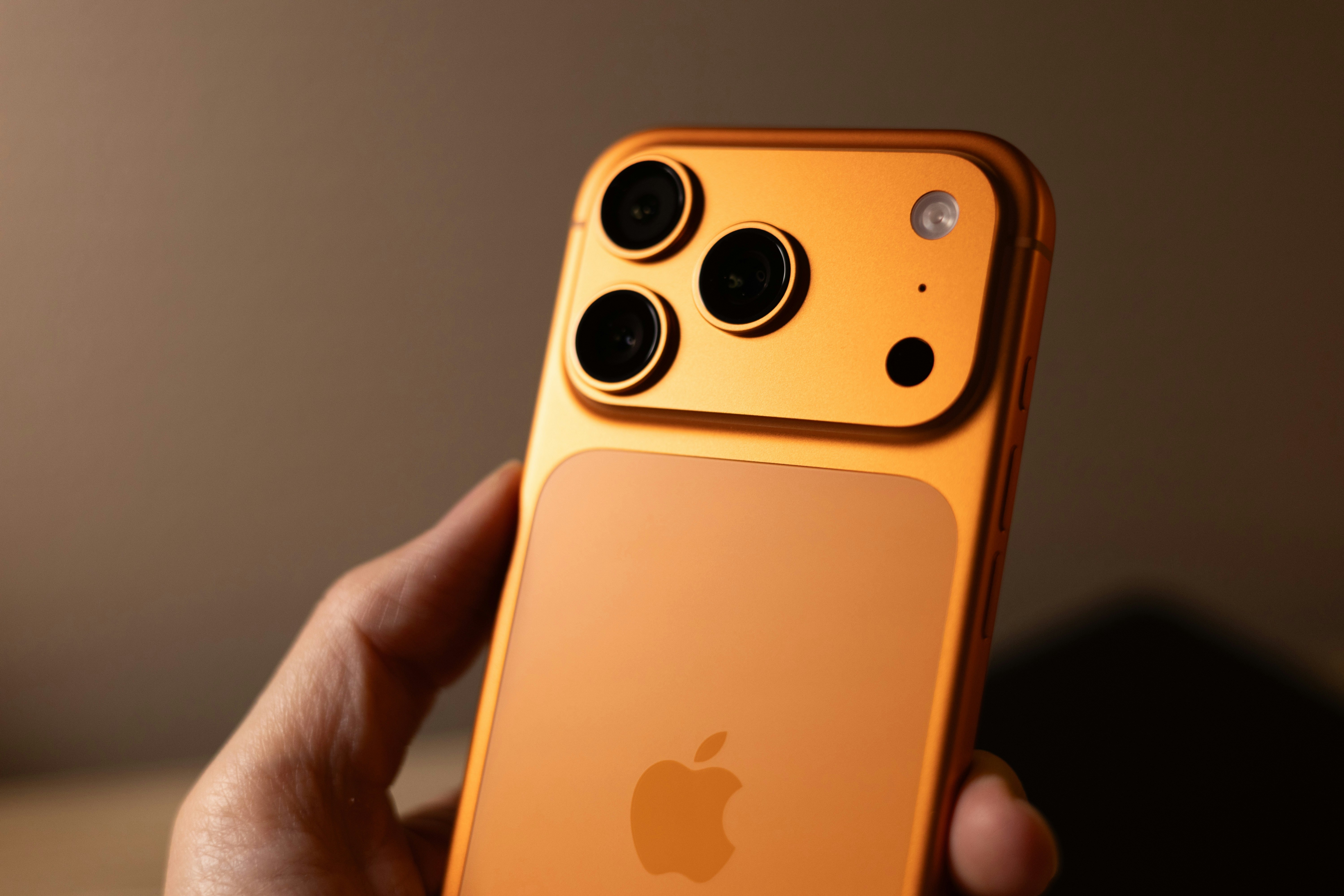 iPhone 17 Pro Cosmic Orange