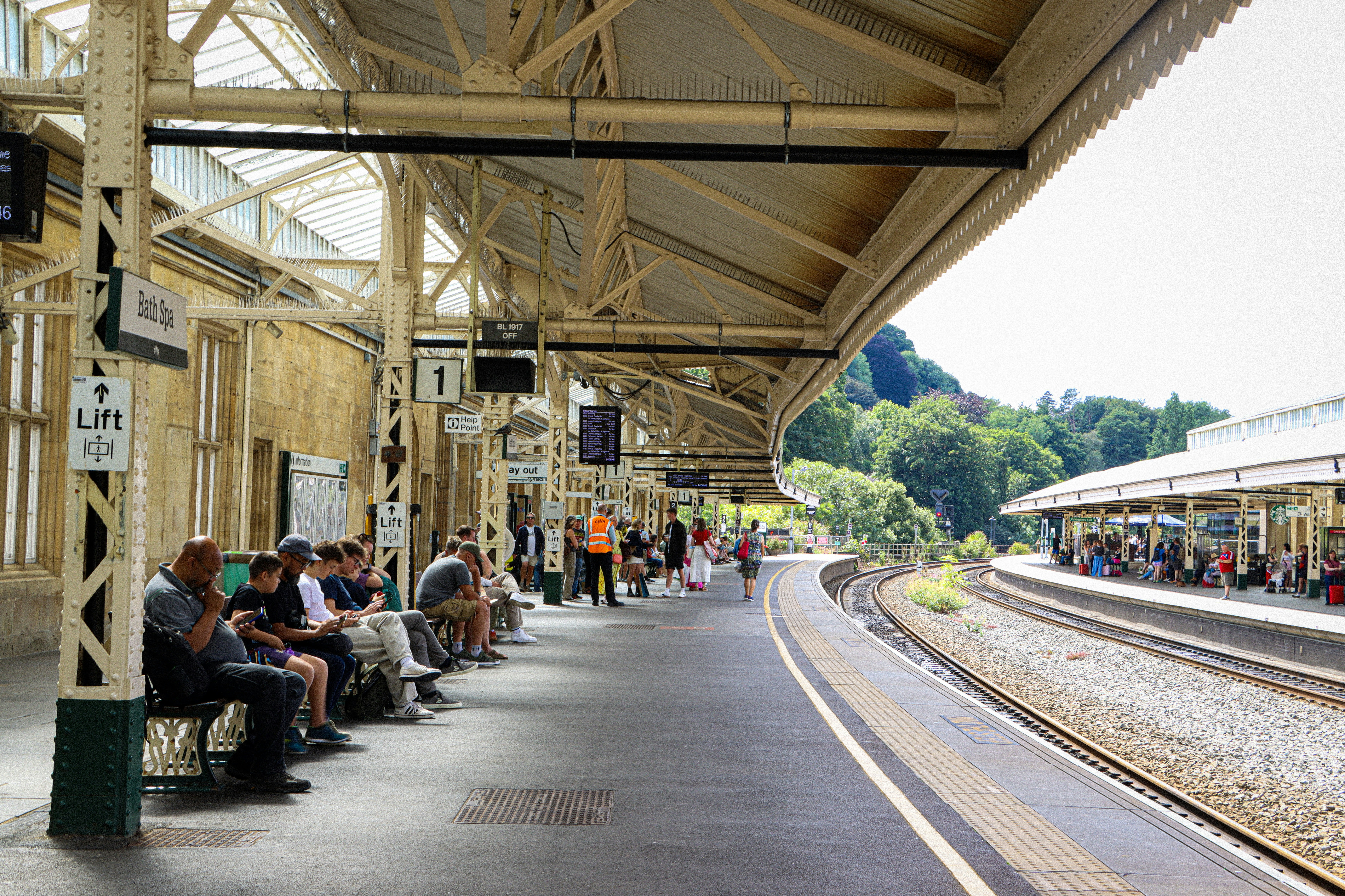 Best Way to Travel from Bath to Oxford scenic train journey through English countryside