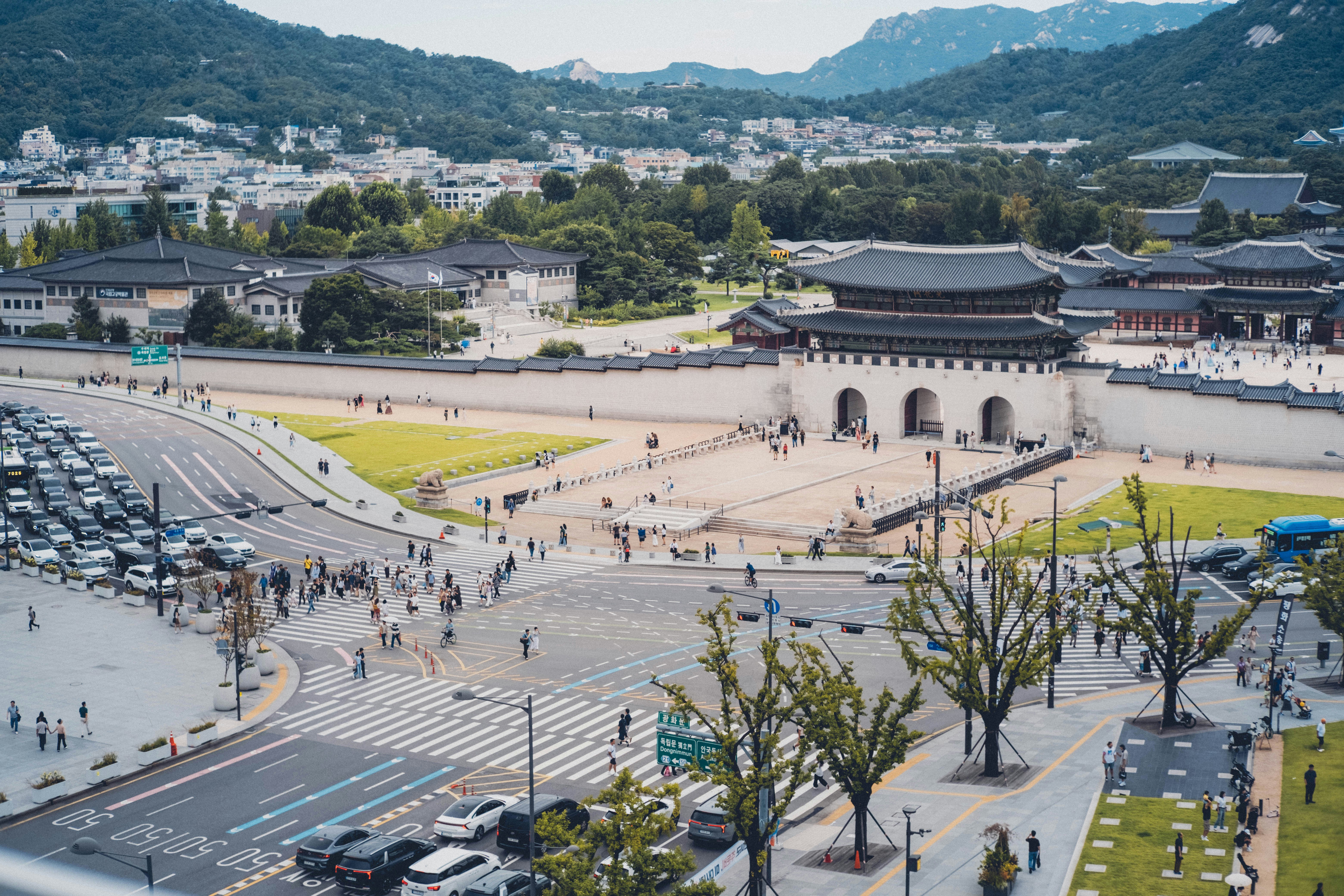 서울 도심 출퇴근 차량 행렬