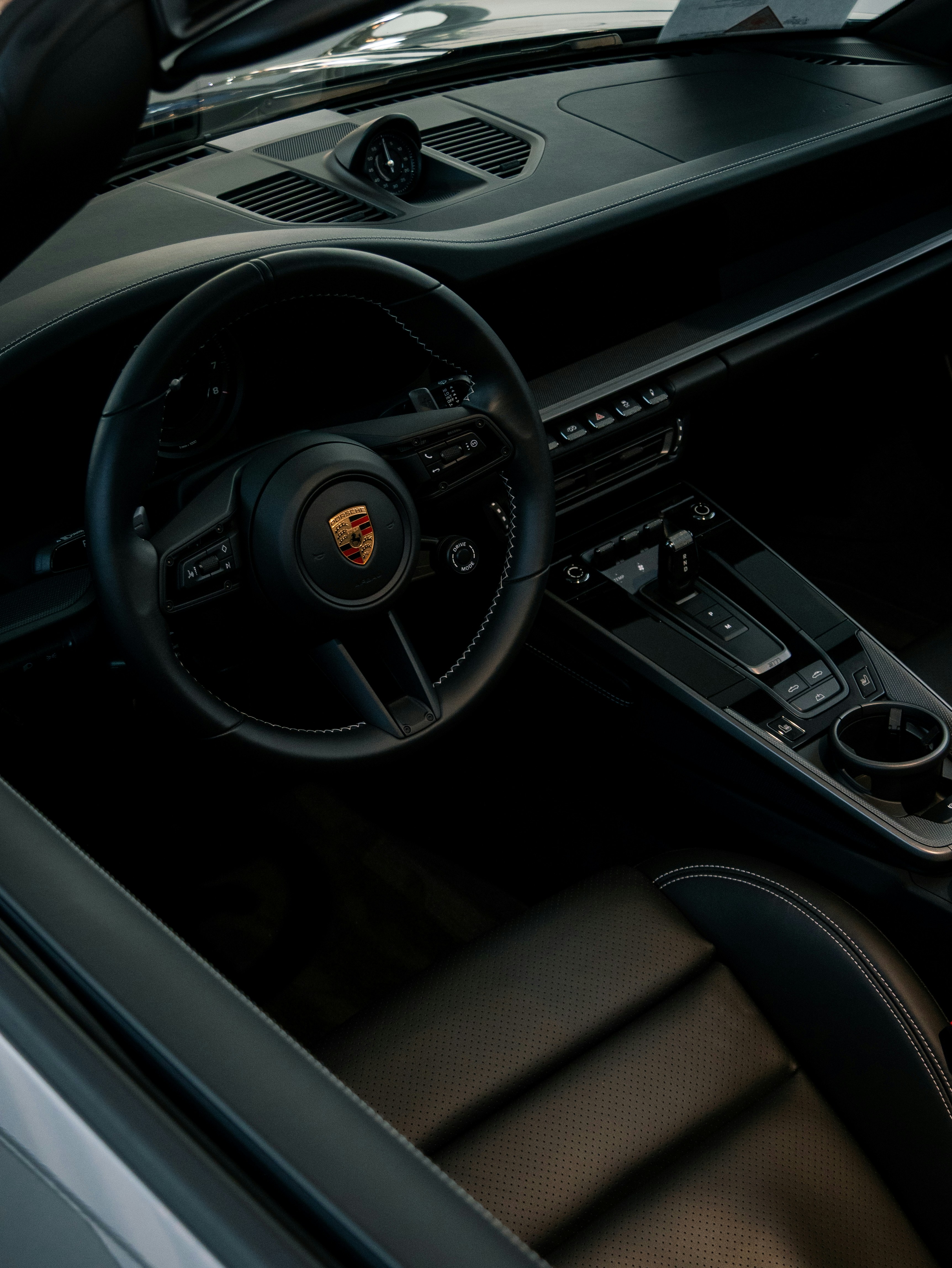 photo-1758391439365-ee4abc04027a?ixid=M3wxMjA3fDB8MXxzZWFyY2h8N3x8Y2FyJTIwZGVzaWduJTIwY3Vwc3xlbnwwfHx8fDE3NjI3NDA1MDJ8MA\u0026ixlib=rb-4.1.0