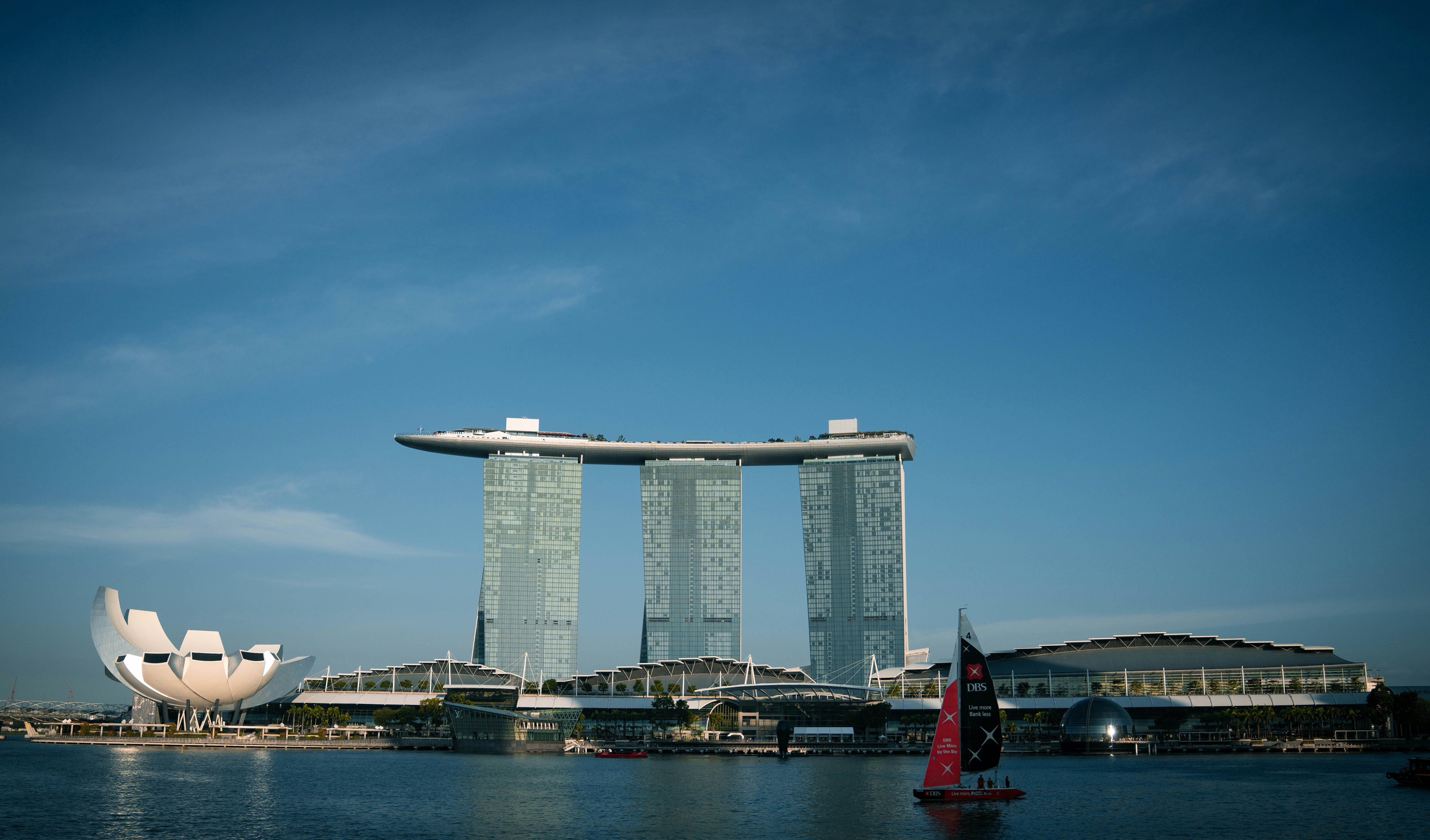 Marina bay sands hotel and artscience museum in singapore.