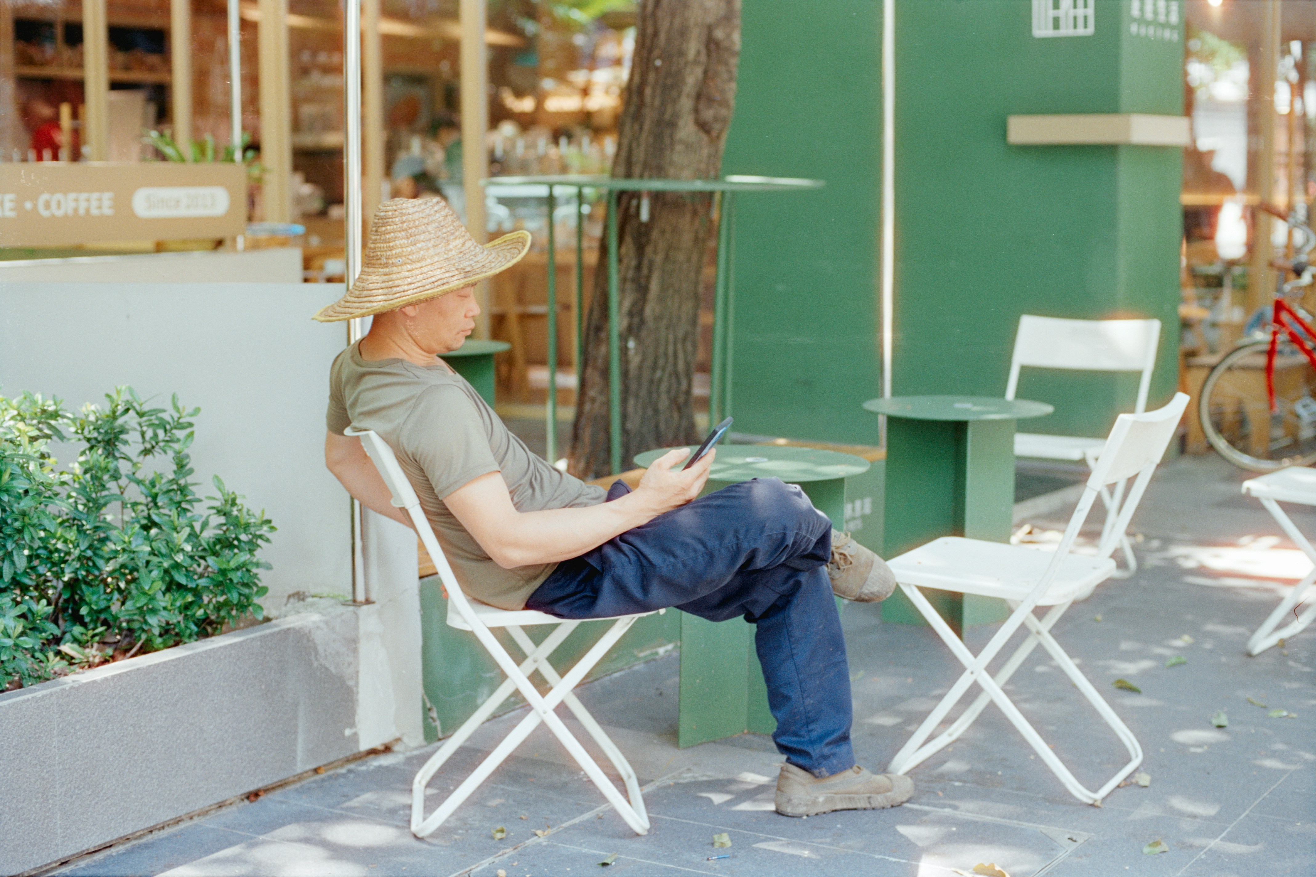 Gone for the Weekend: The Lost Art of Actually Leaving Work Behind