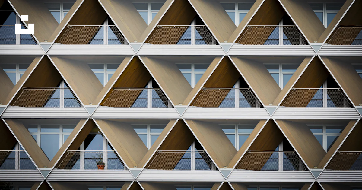 Triangular Building Pattern Geometric pattern of triangular building balconies. photo – Free ...