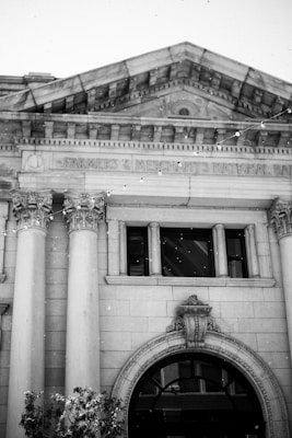 Grand columned facade of a central bank building, representing the institutional forces now dominating gold demand