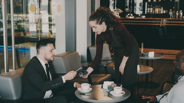 Business accepting contactless payment with smart terminal