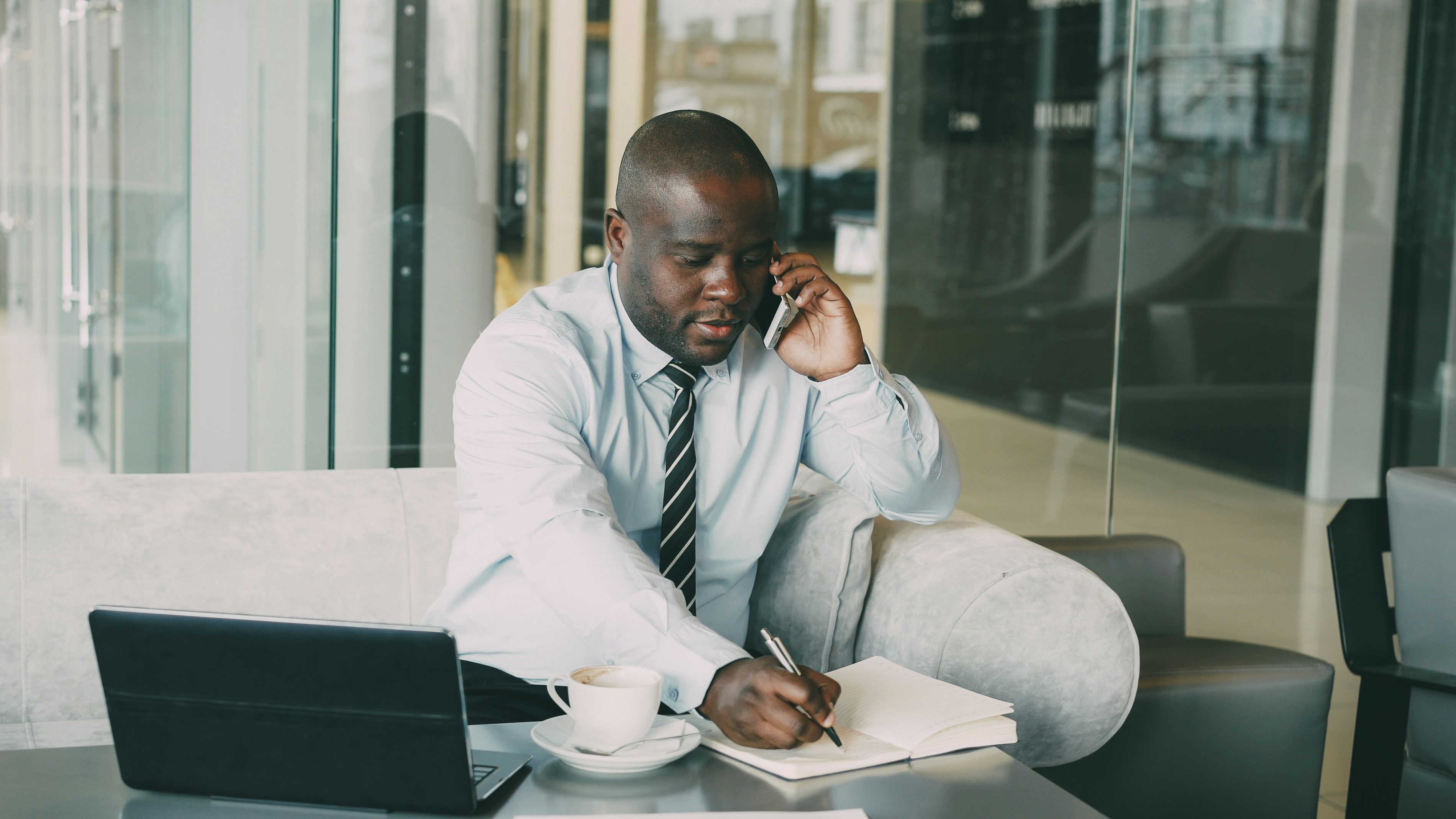 Businessman working in cafe