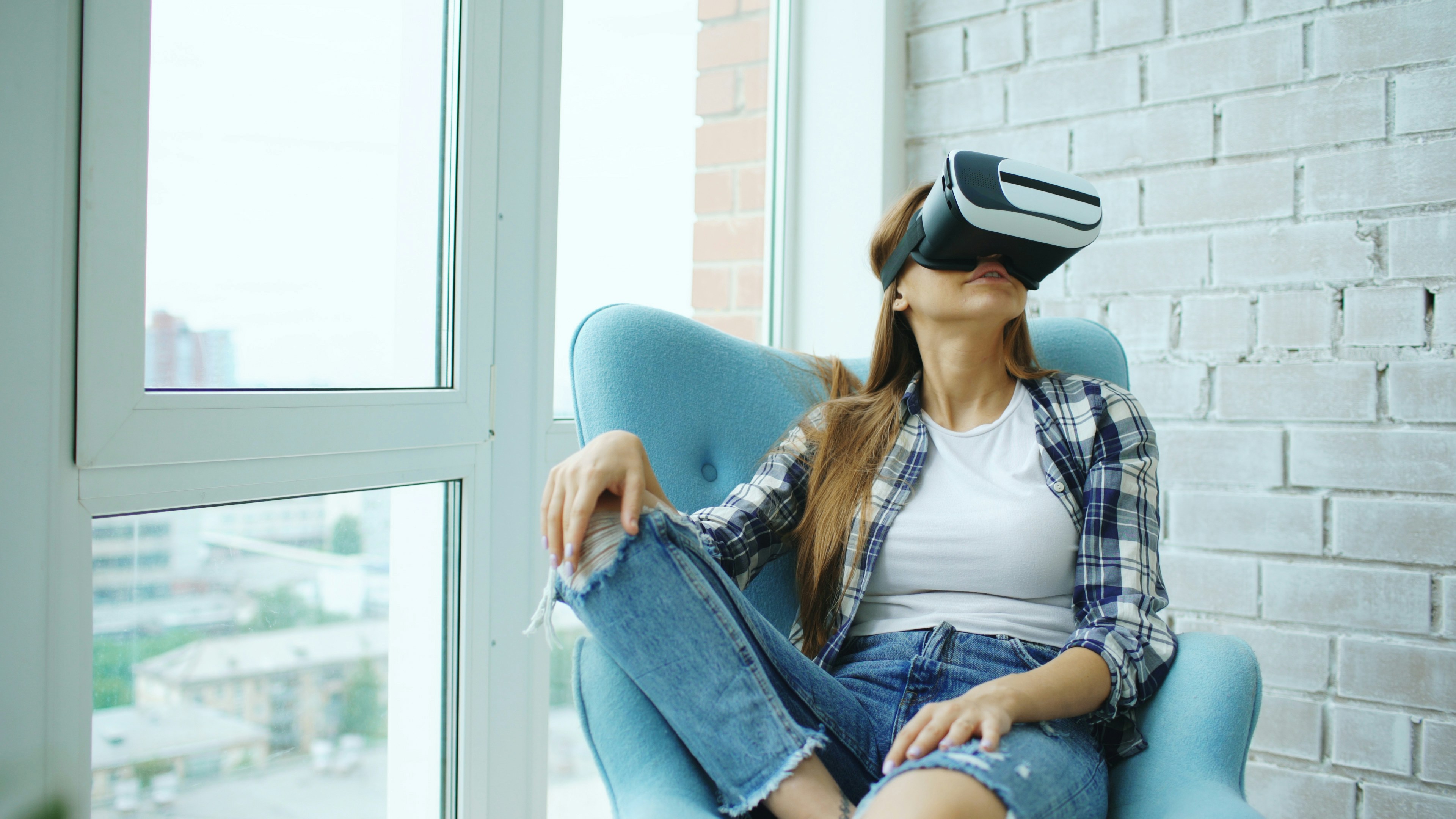 Designing Low‑Bandwidth VR/AR for Resorts: Practical Patterns for 2026
