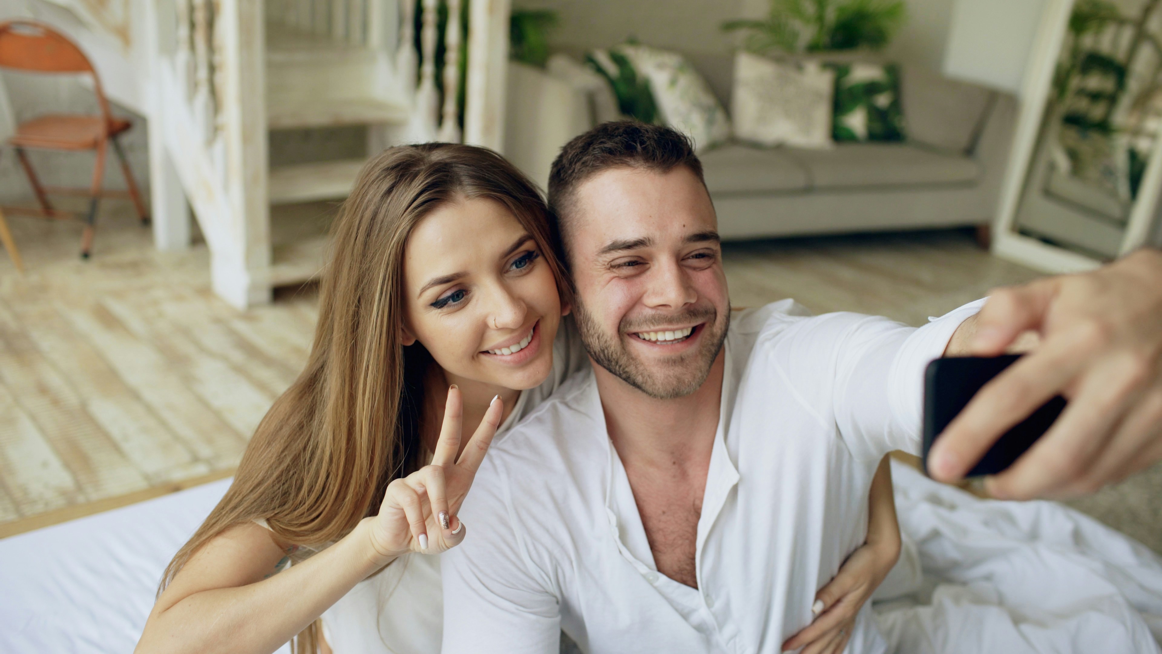 The Dos and Don'ts of Online Dating for Women Over 40