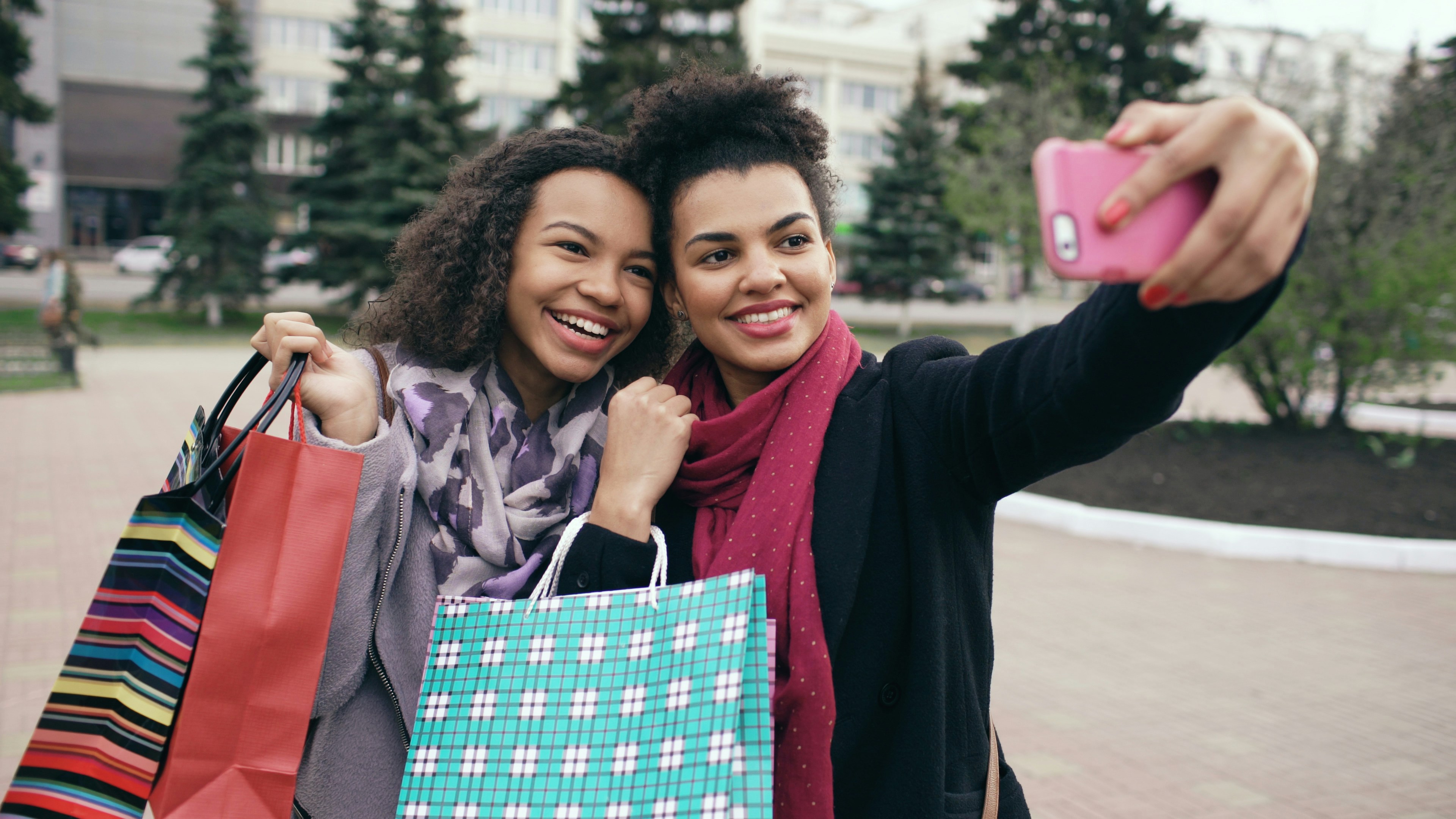 Social Media and AI Transform Holiday Shopping Insights