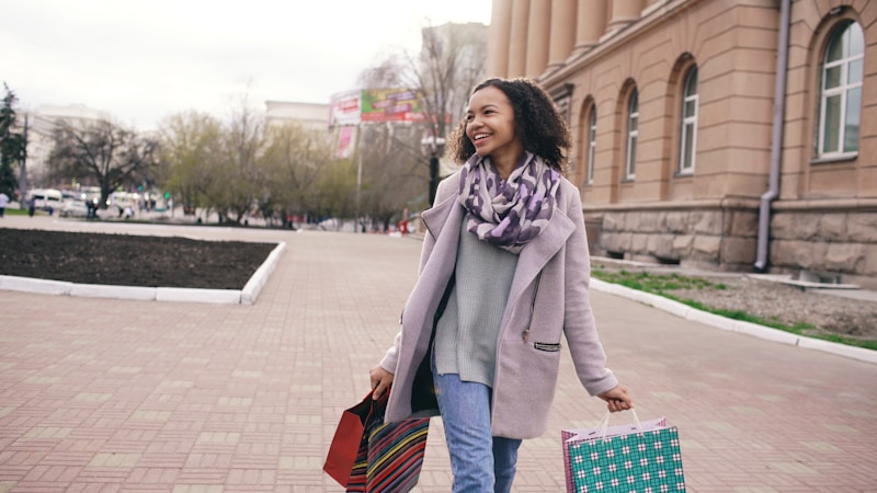 Smiling fashionable woman with shopping bags