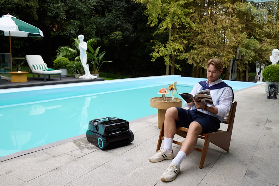 Swimming pool with automatic cleaner running