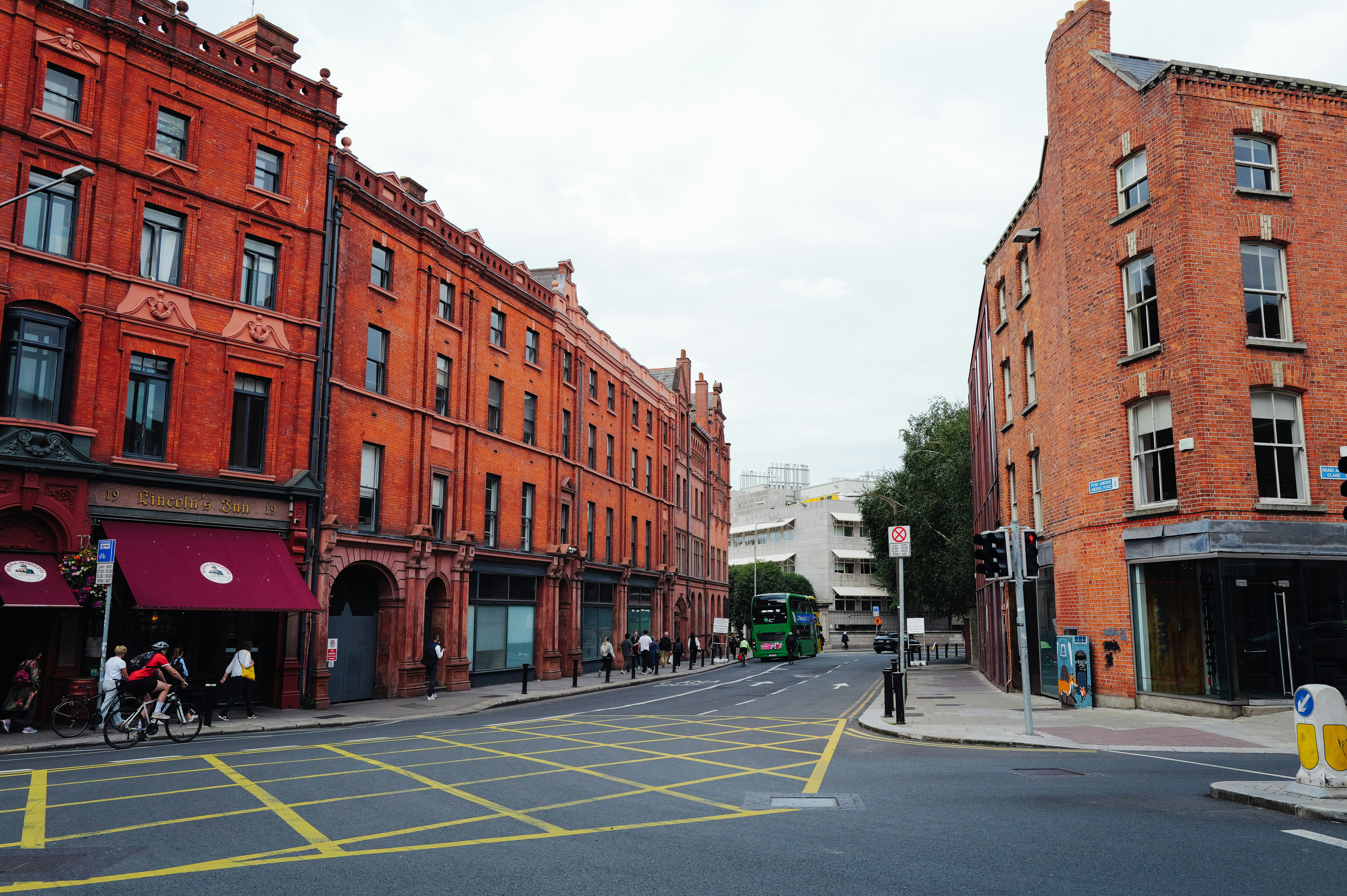 Photo by adrienolichon