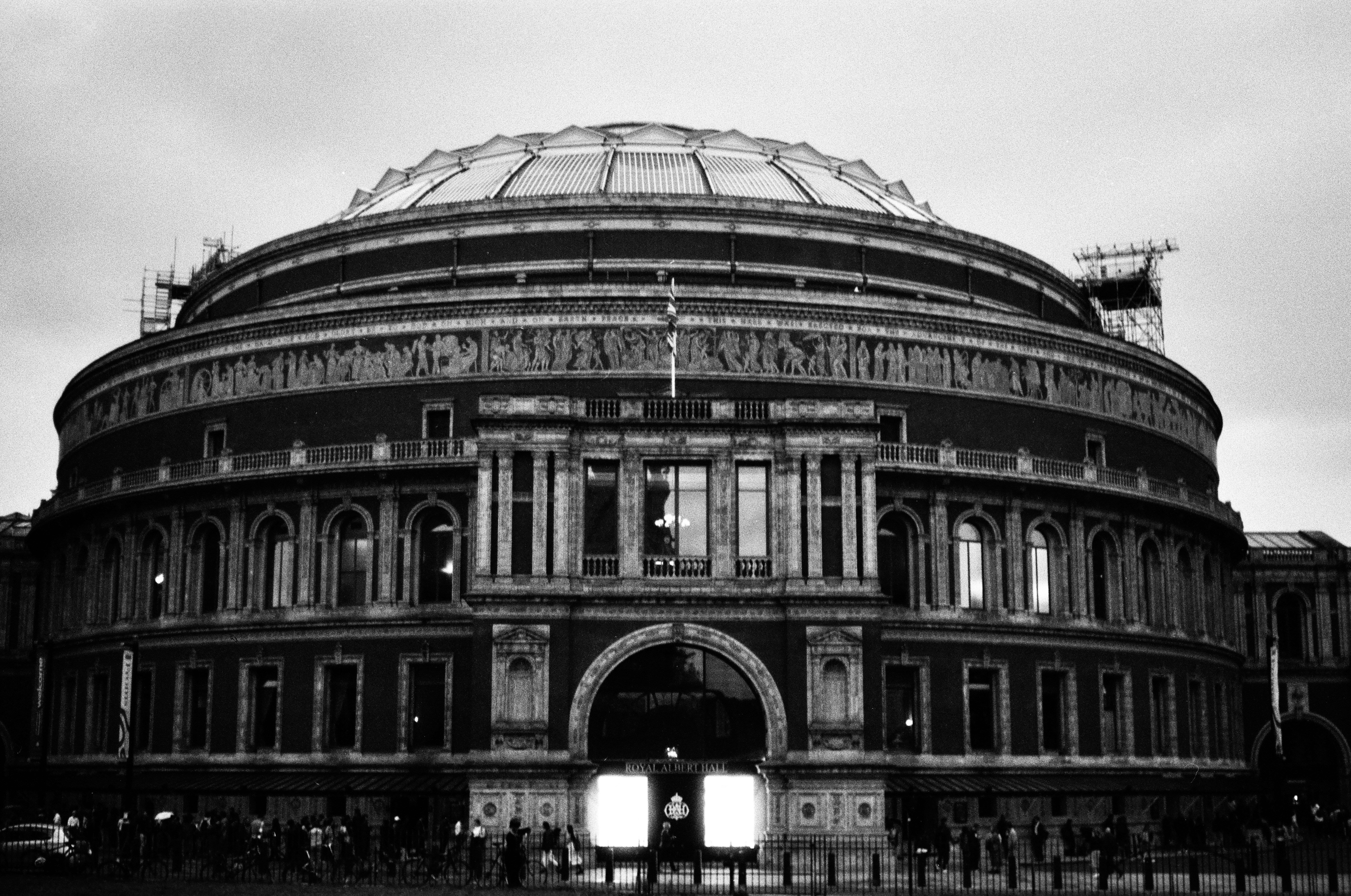 Royal albert hall in london under cloudy sky.