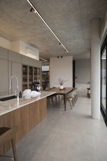 Modern kitchen and dining area with concrete ceiling