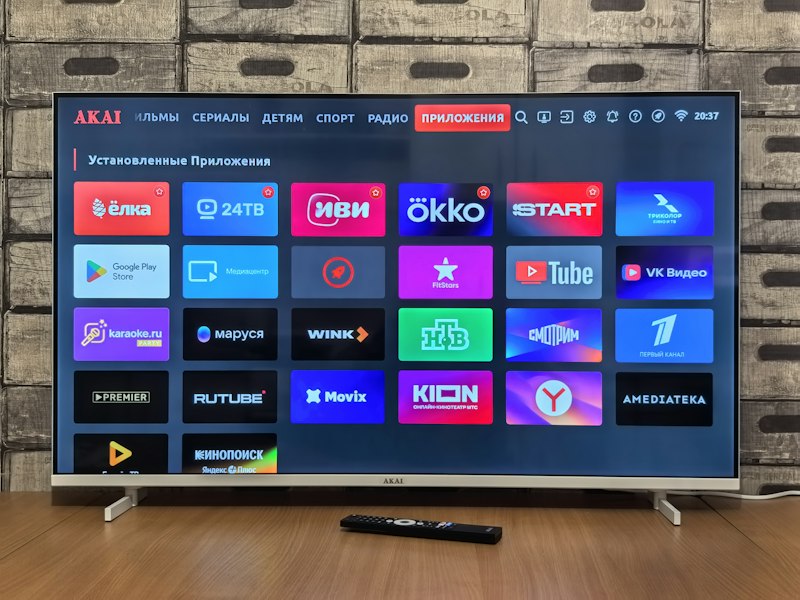 Smart TV-skärm med streaming och IPTV-appikoner