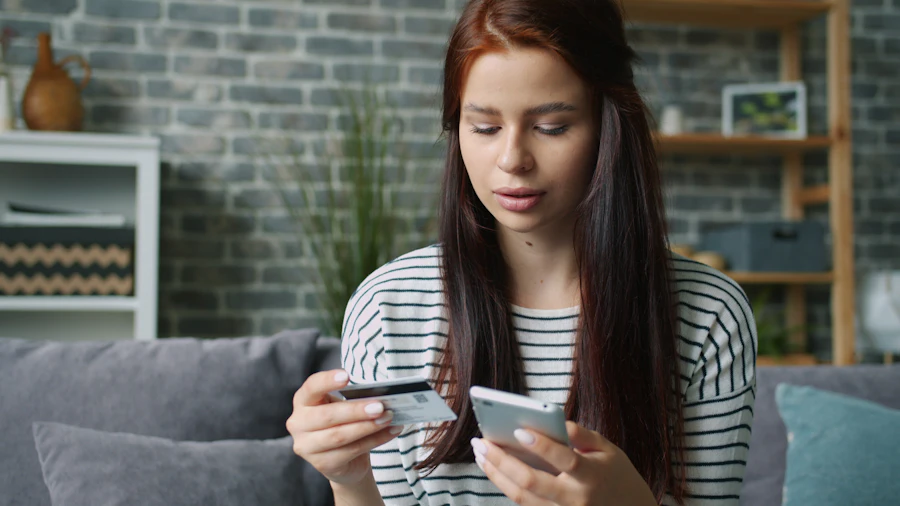 Customer paying a credit card bill online