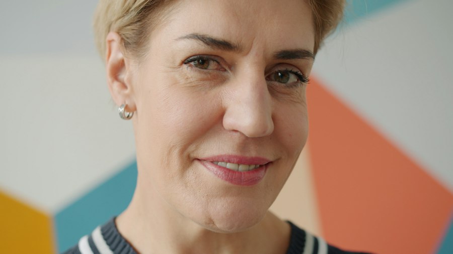 Марина, 52, перукарка, Дніпро