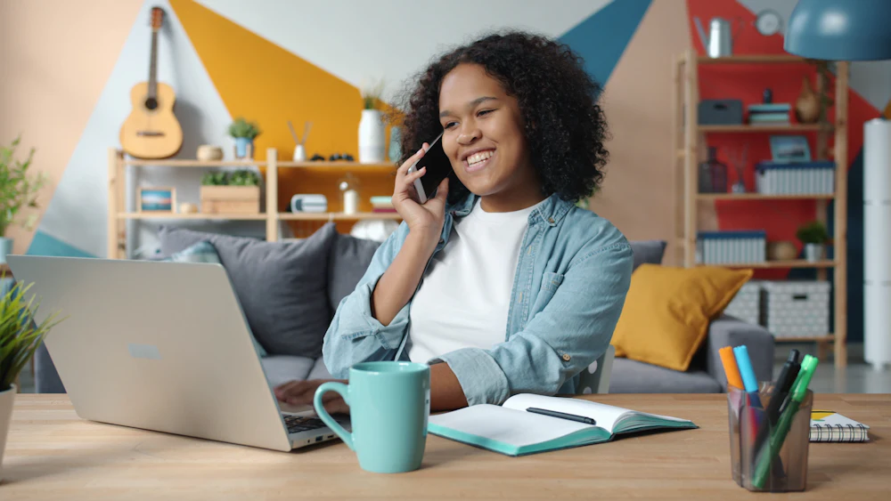 Advisor talking on the phone at a desk