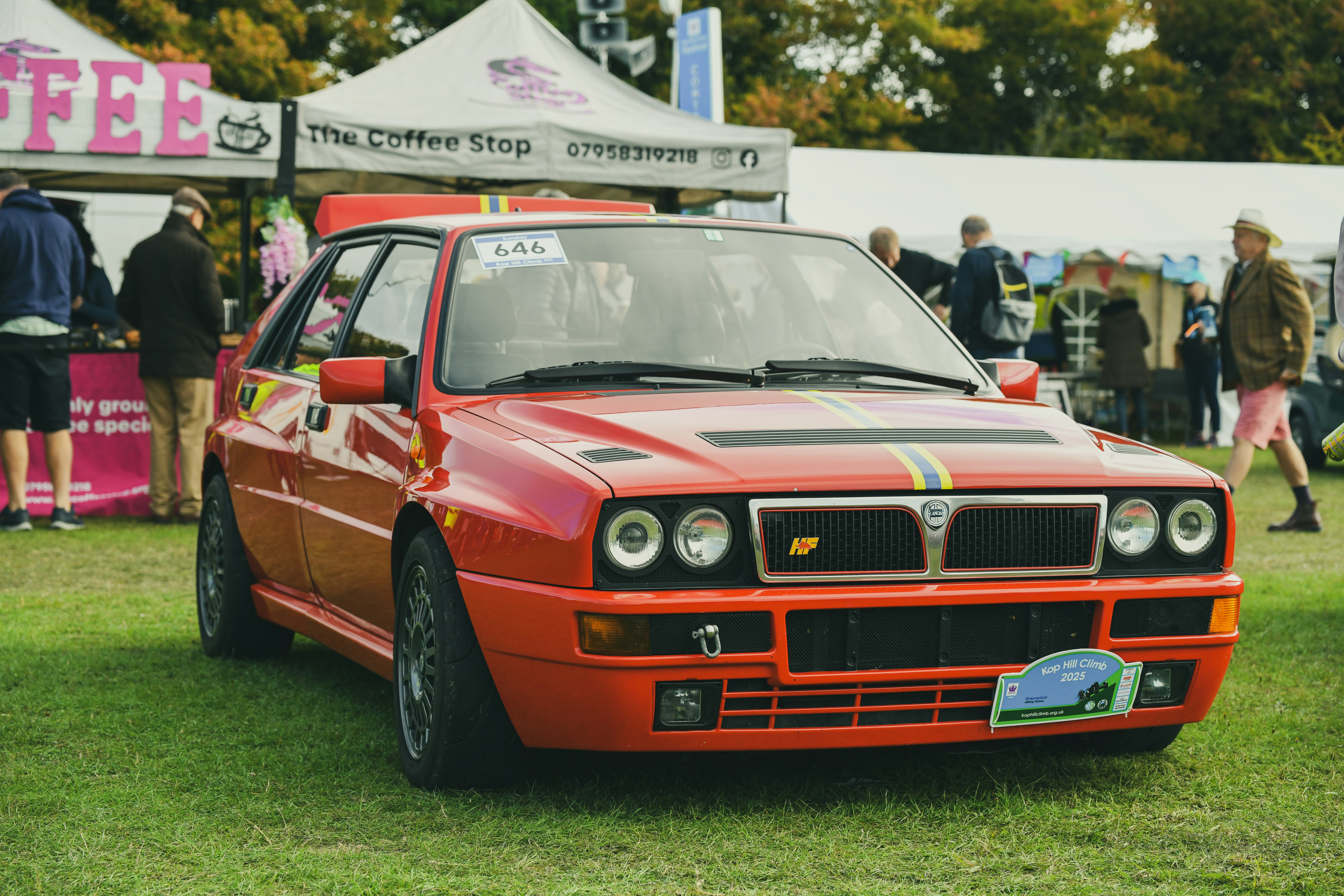 Roter Oldtimer Lancia Delta Integrale Auto bei der Veranstaltung