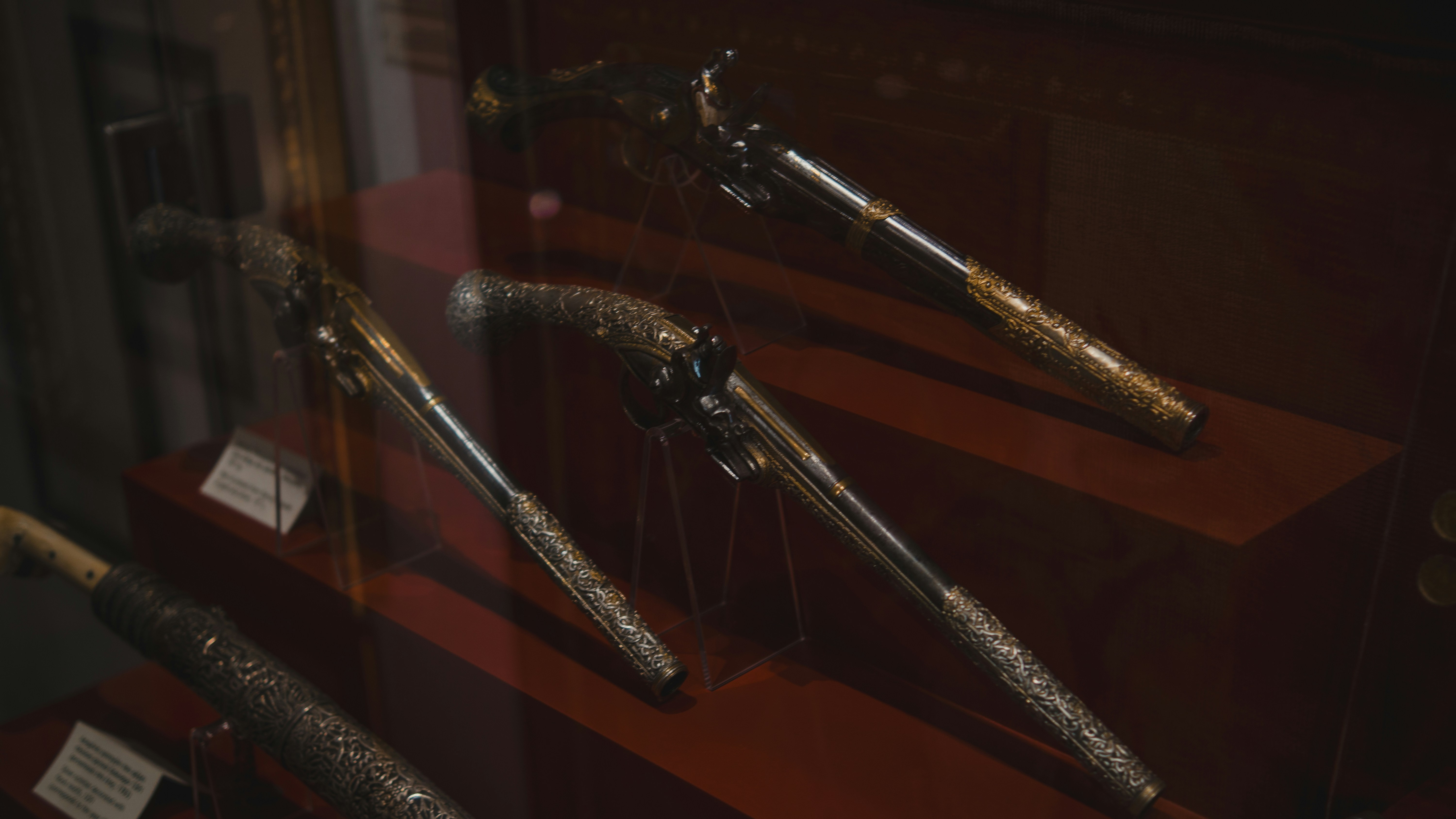 ancient cannons and swords, wallpaper, Senjata Perang Salib di Makassar: Analisis Persenjataan Kolonial 4