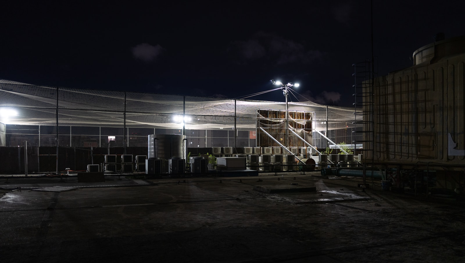 Außenanlagen Freizeitzentrum bei Nacht