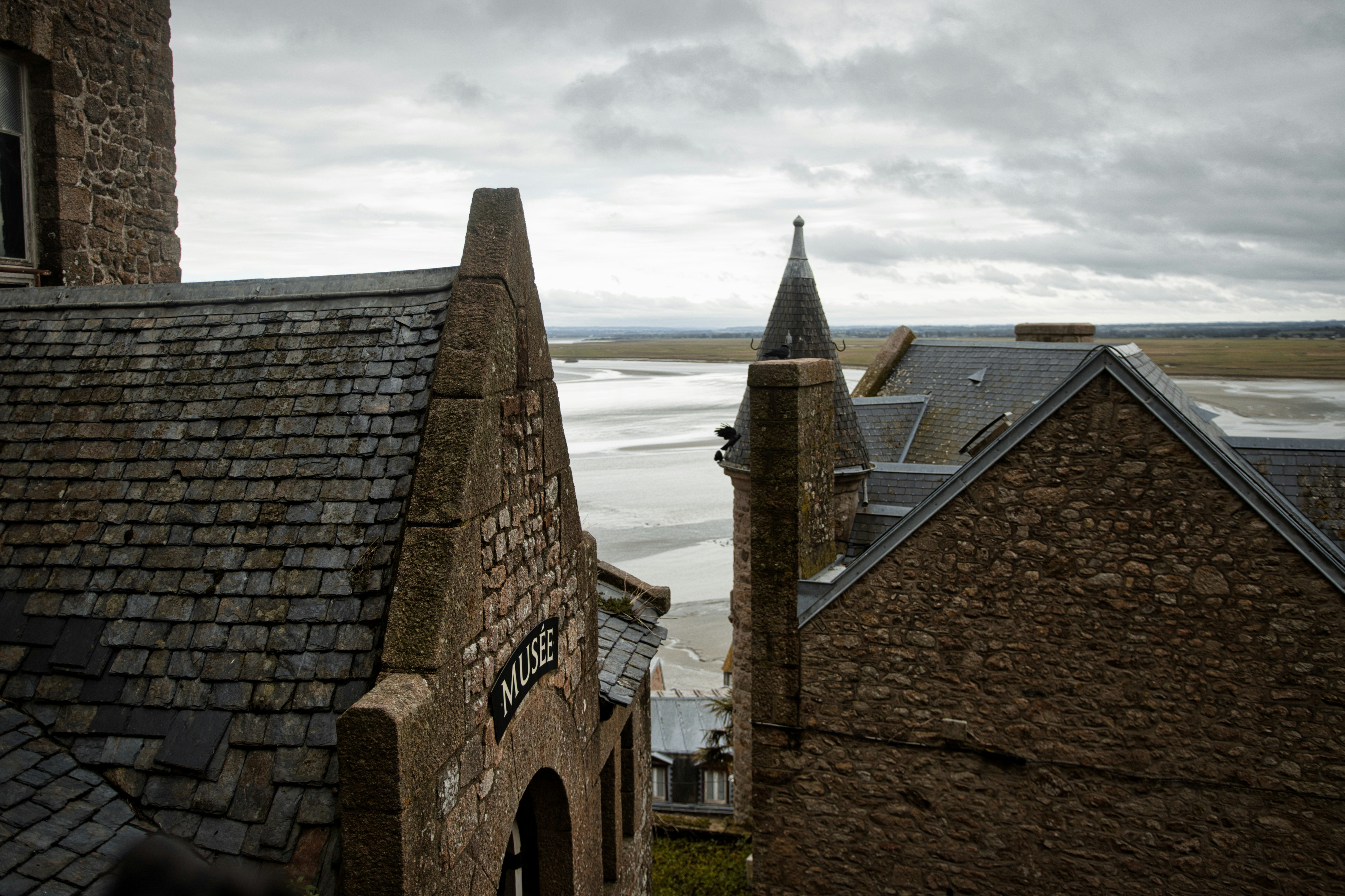 Stone buildings overlook a wide, flat landscape. photo – Free Building ...