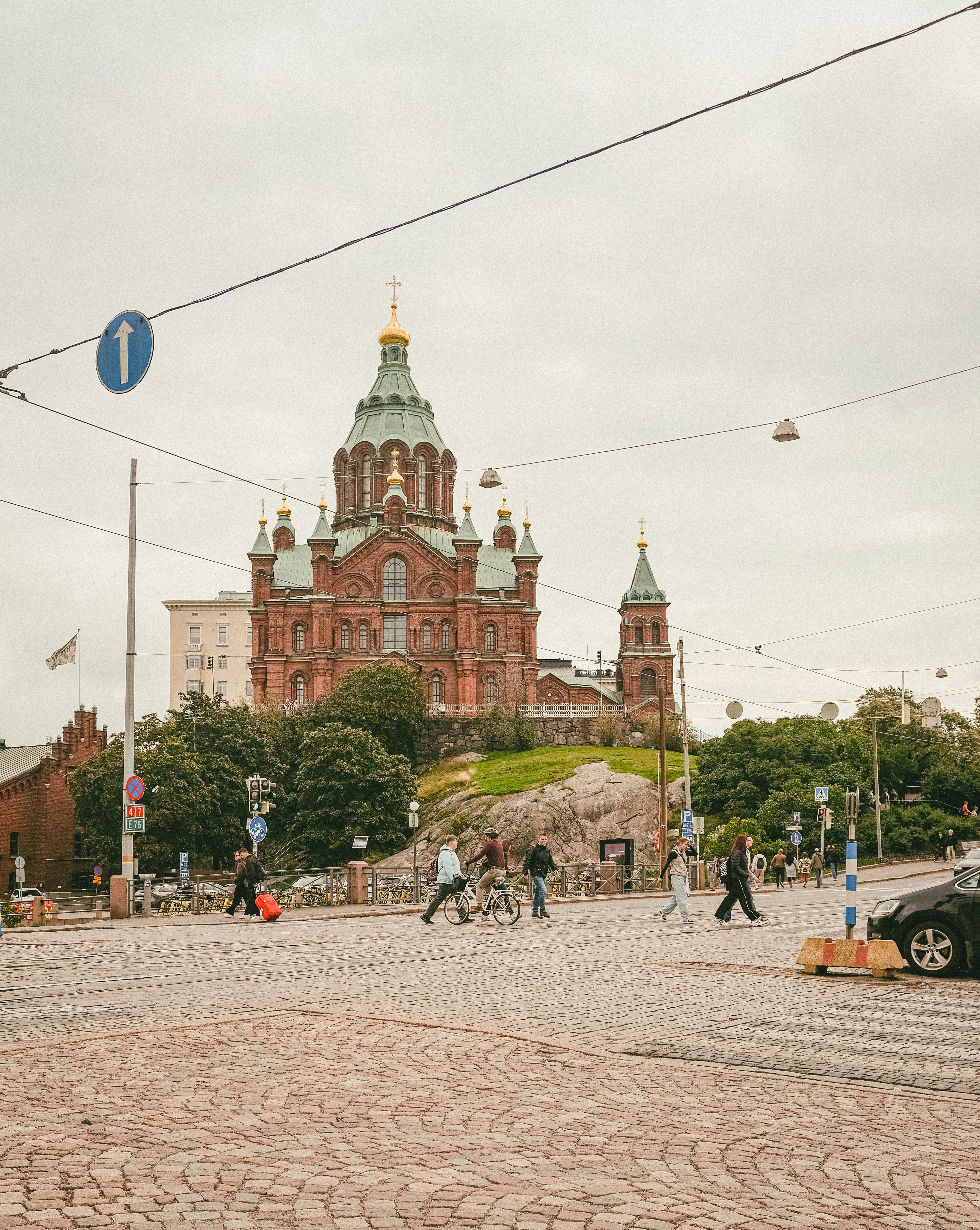 Uspenski cathedral in helsinki with people crossing street