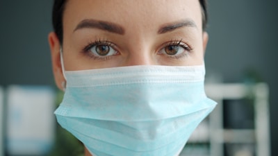 Woman wearing a blue surgical mask