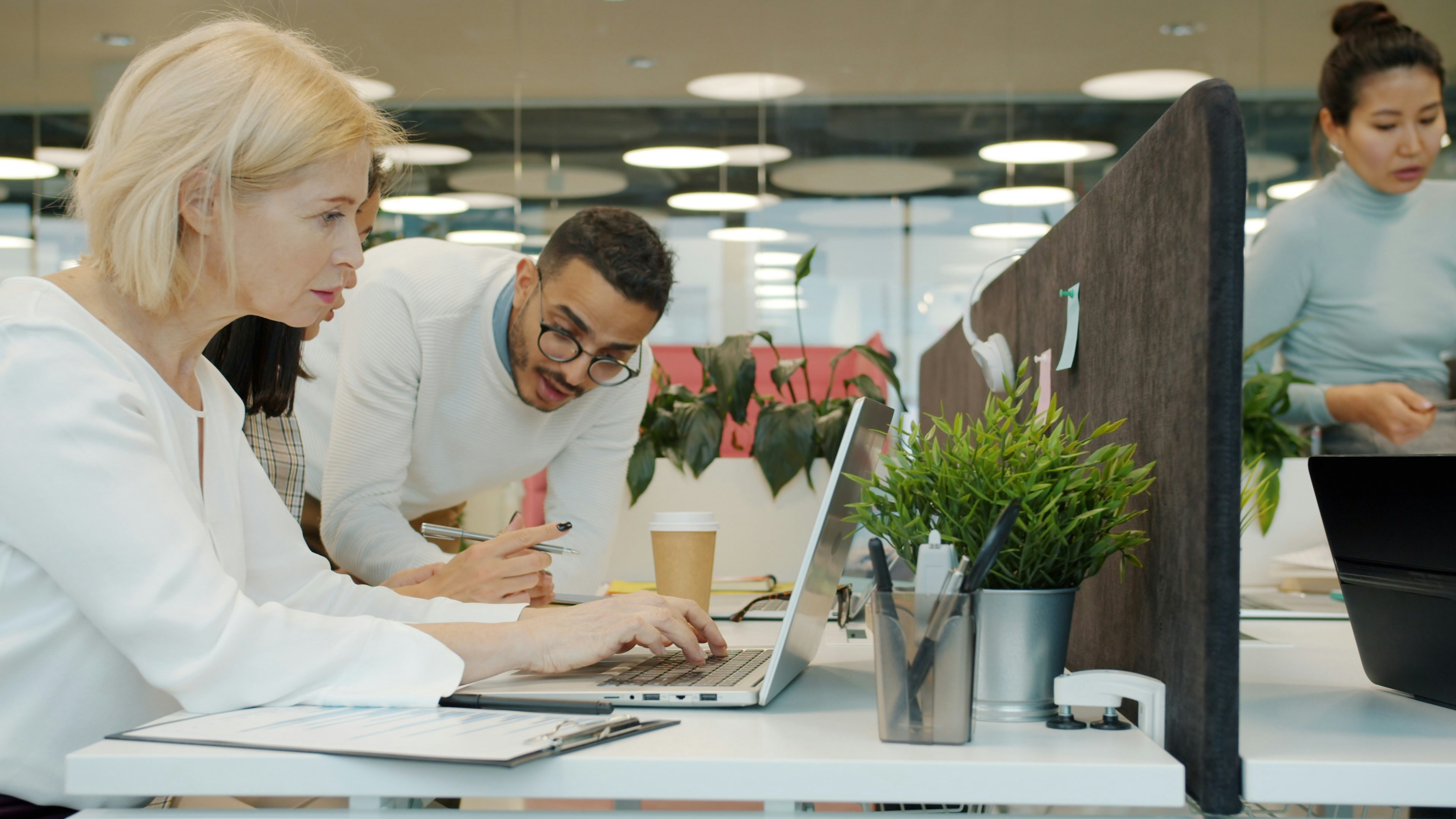 When a Thumbs-Up Feels Like a Dismissal: Bridging Your Team's Communication Style Gap