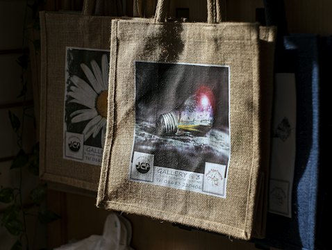 Printed jute shopping bags