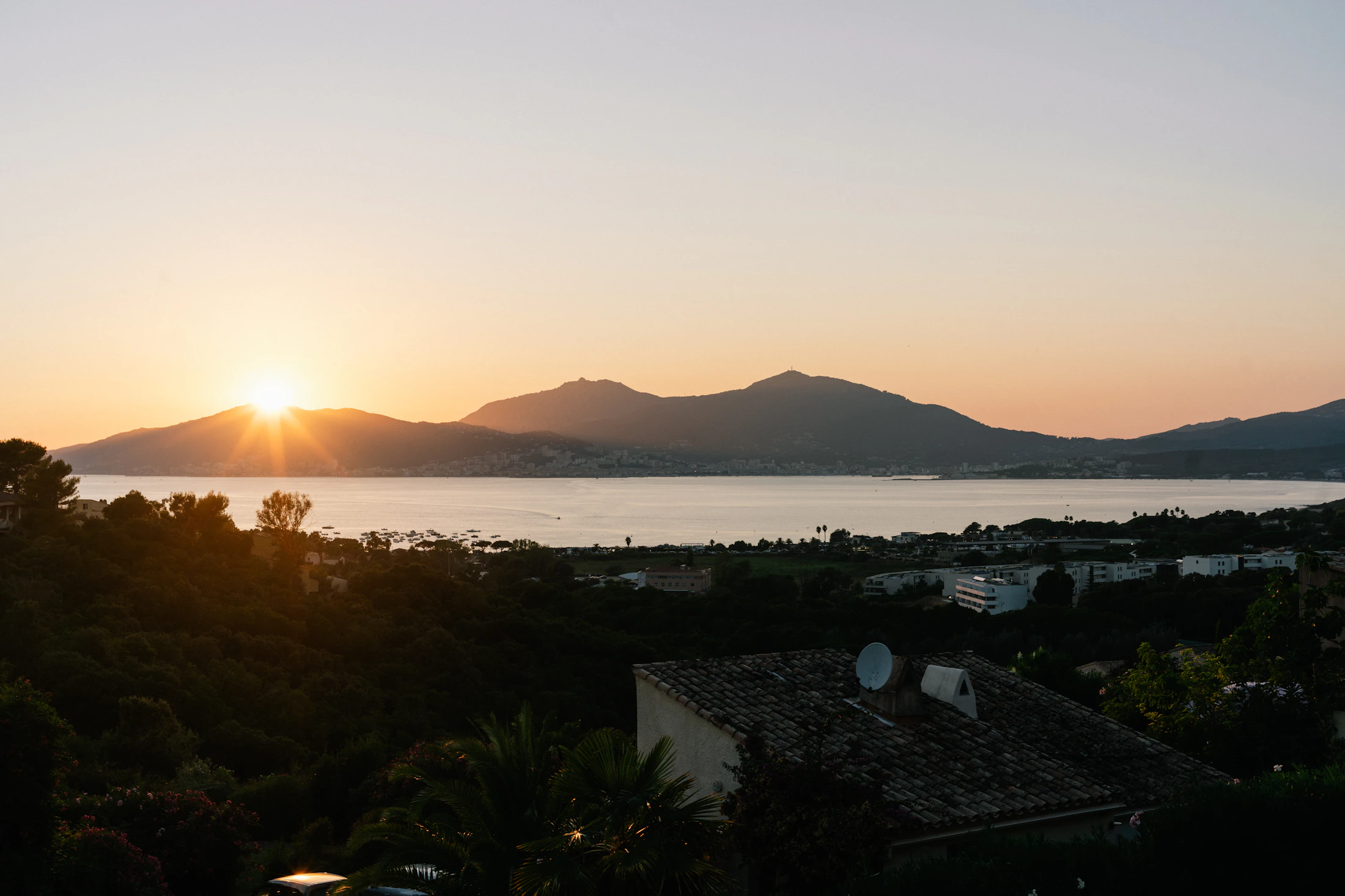 Lumière du soir sur la baie de Tanger