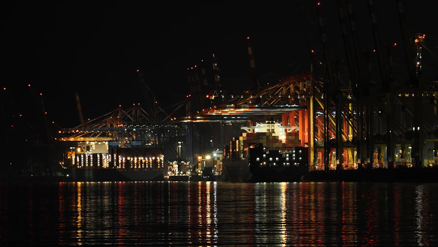 Gece liman vinçleri operasyon